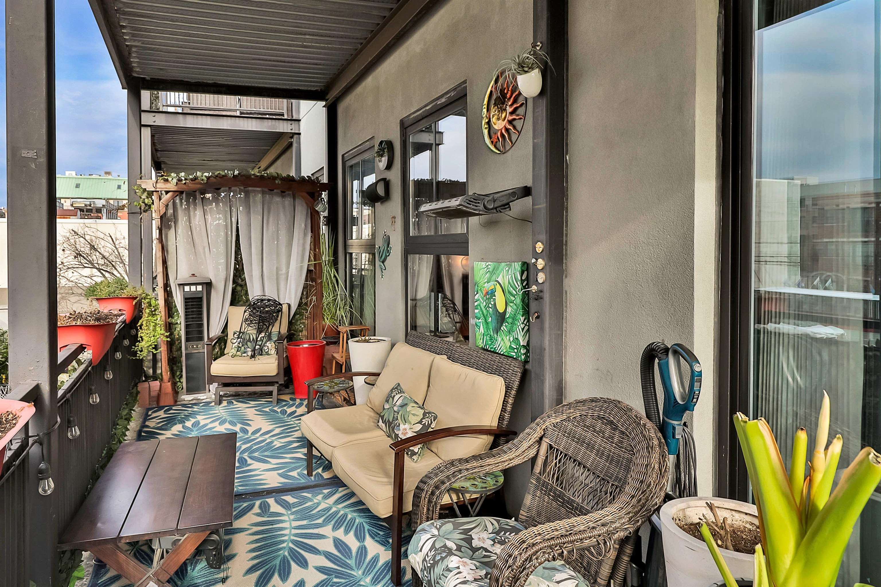 610 CLINTON ST Unit: 2A/2W