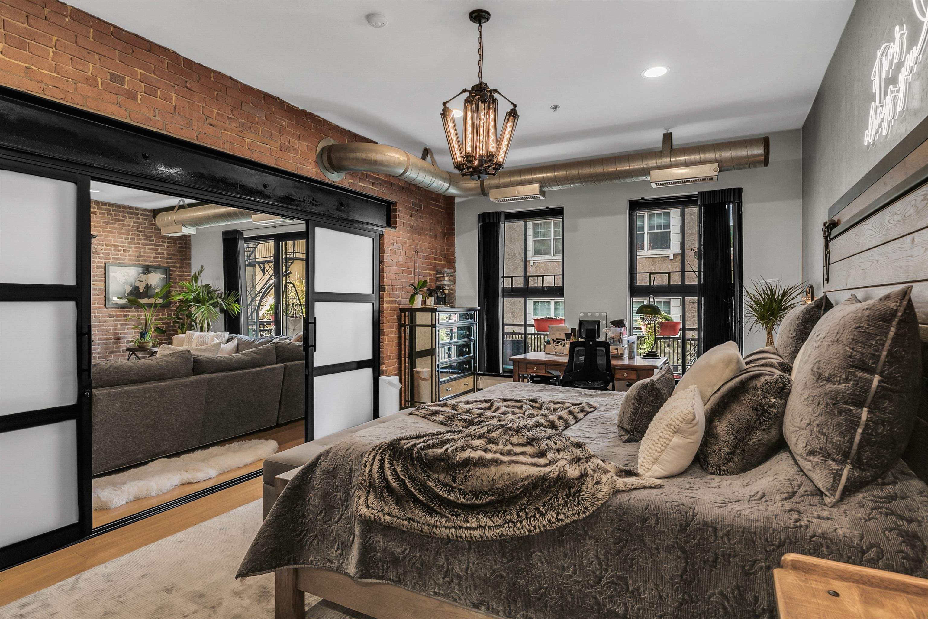 610 CLINTON ST Unit: 2A/2W
