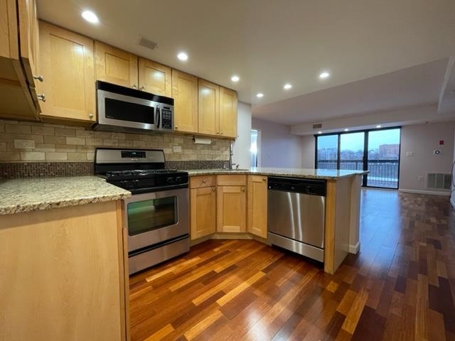 700 1ST ST Unit: 13T