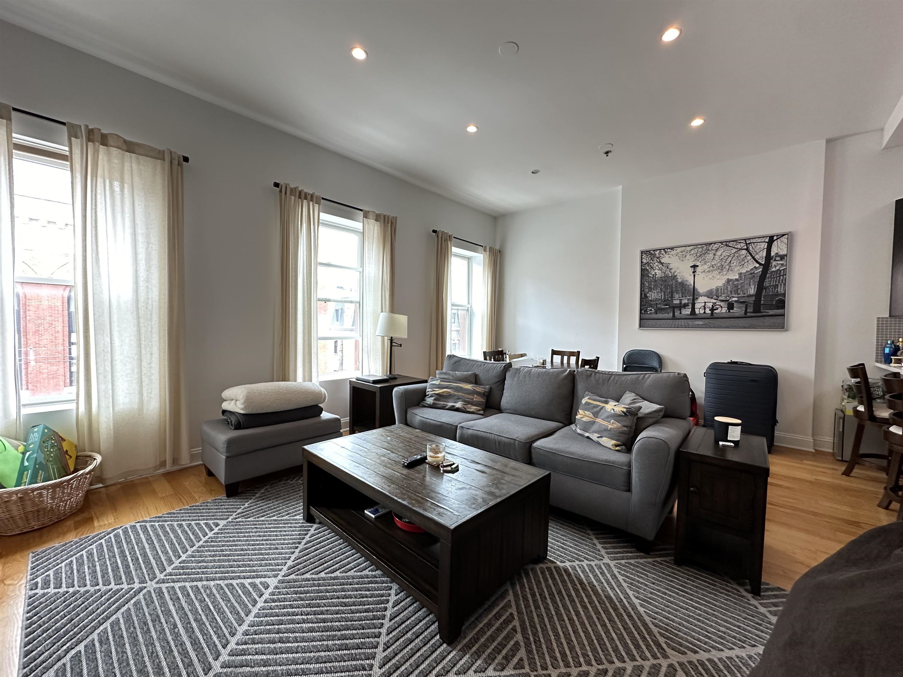 522 HUDSON ST Unit: 4