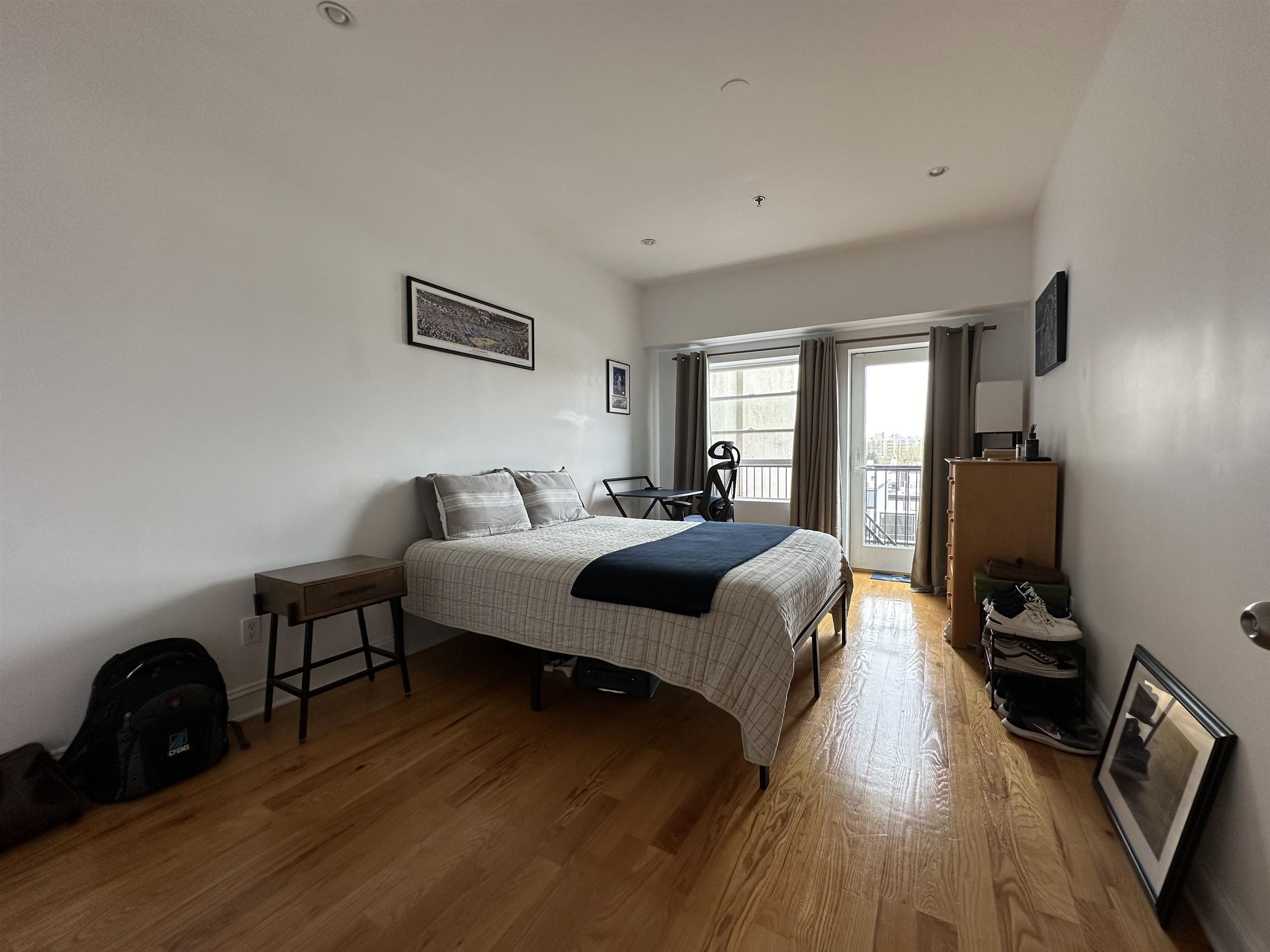 522 HUDSON ST Unit: 4