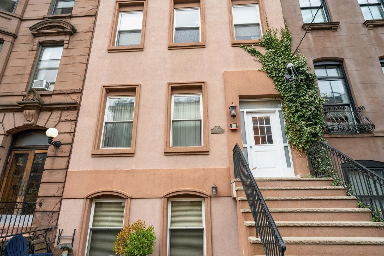 522 HUDSON ST Unit: 4