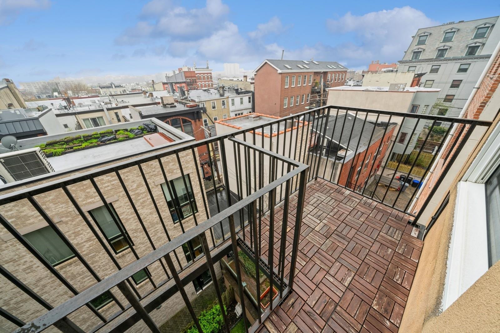 522 HUDSON ST Unit: 4