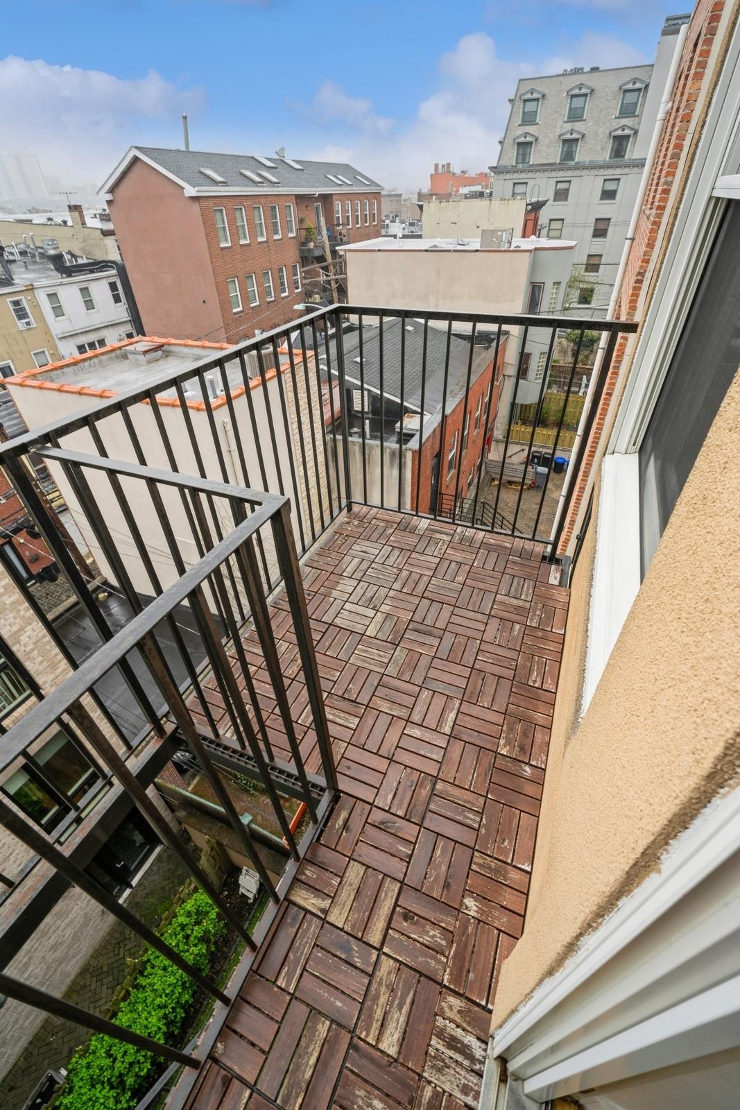 522 HUDSON ST Unit: 4