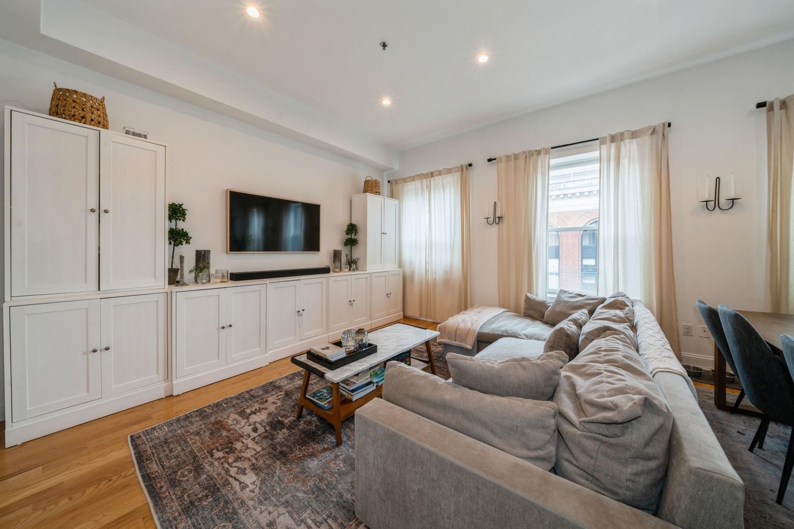 522 HUDSON ST Unit: 4