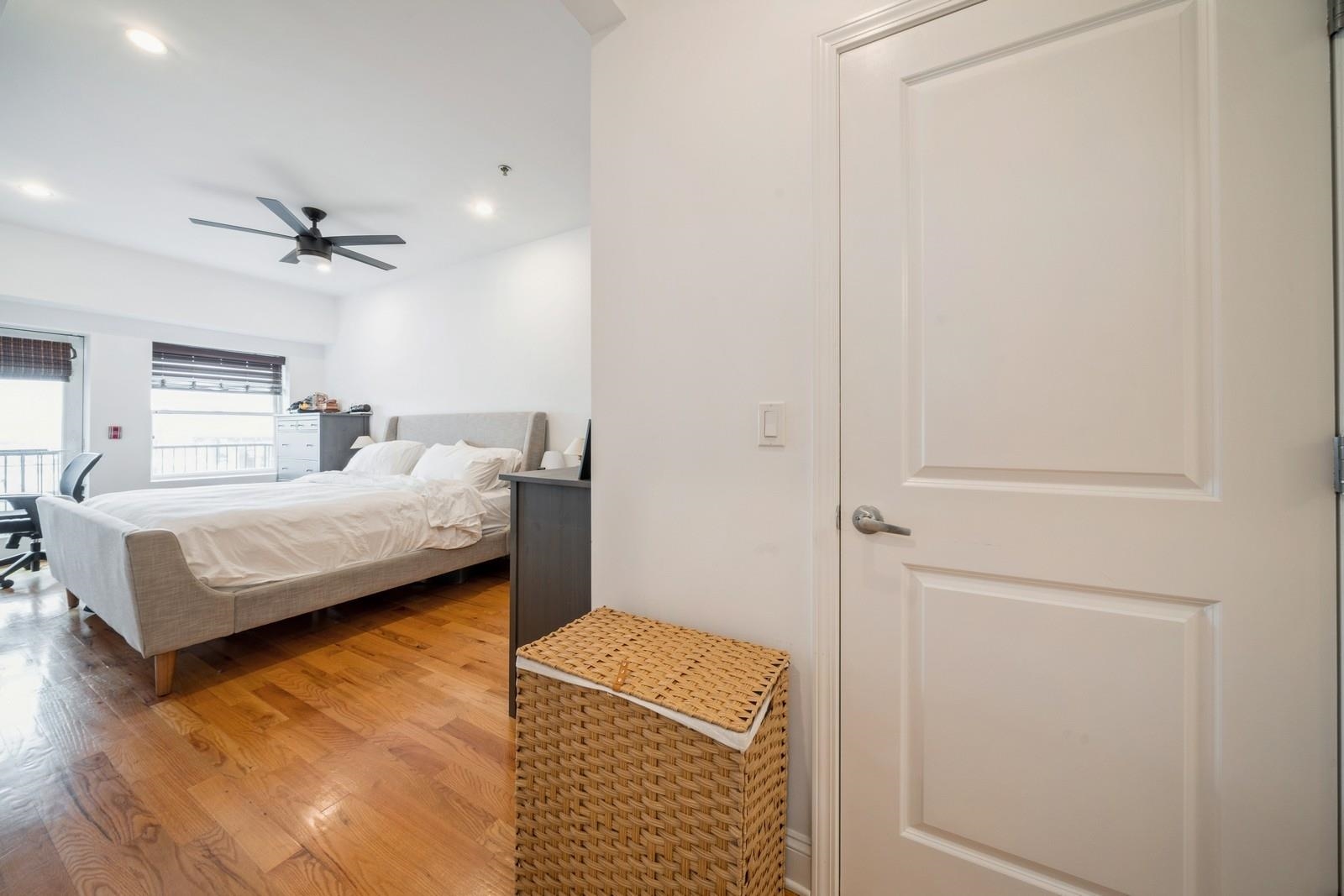 522 HUDSON ST Unit: 4