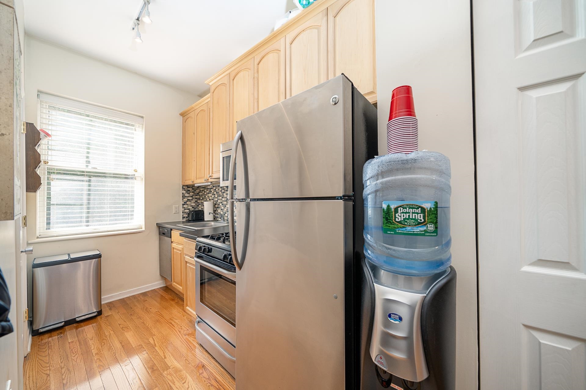 108 WILLOW AVE Unit: 1R