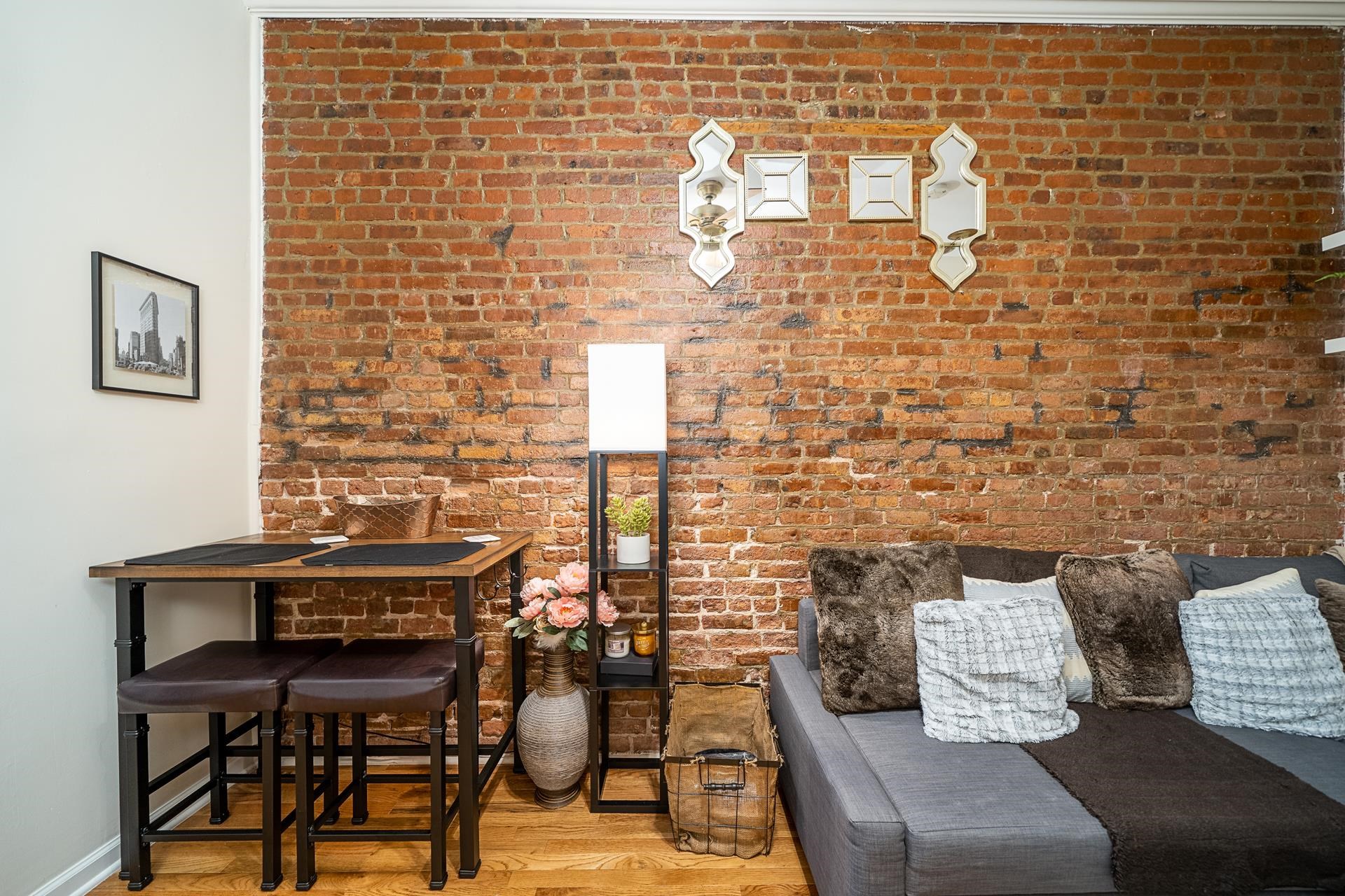108 WILLOW AVE Unit: 1R