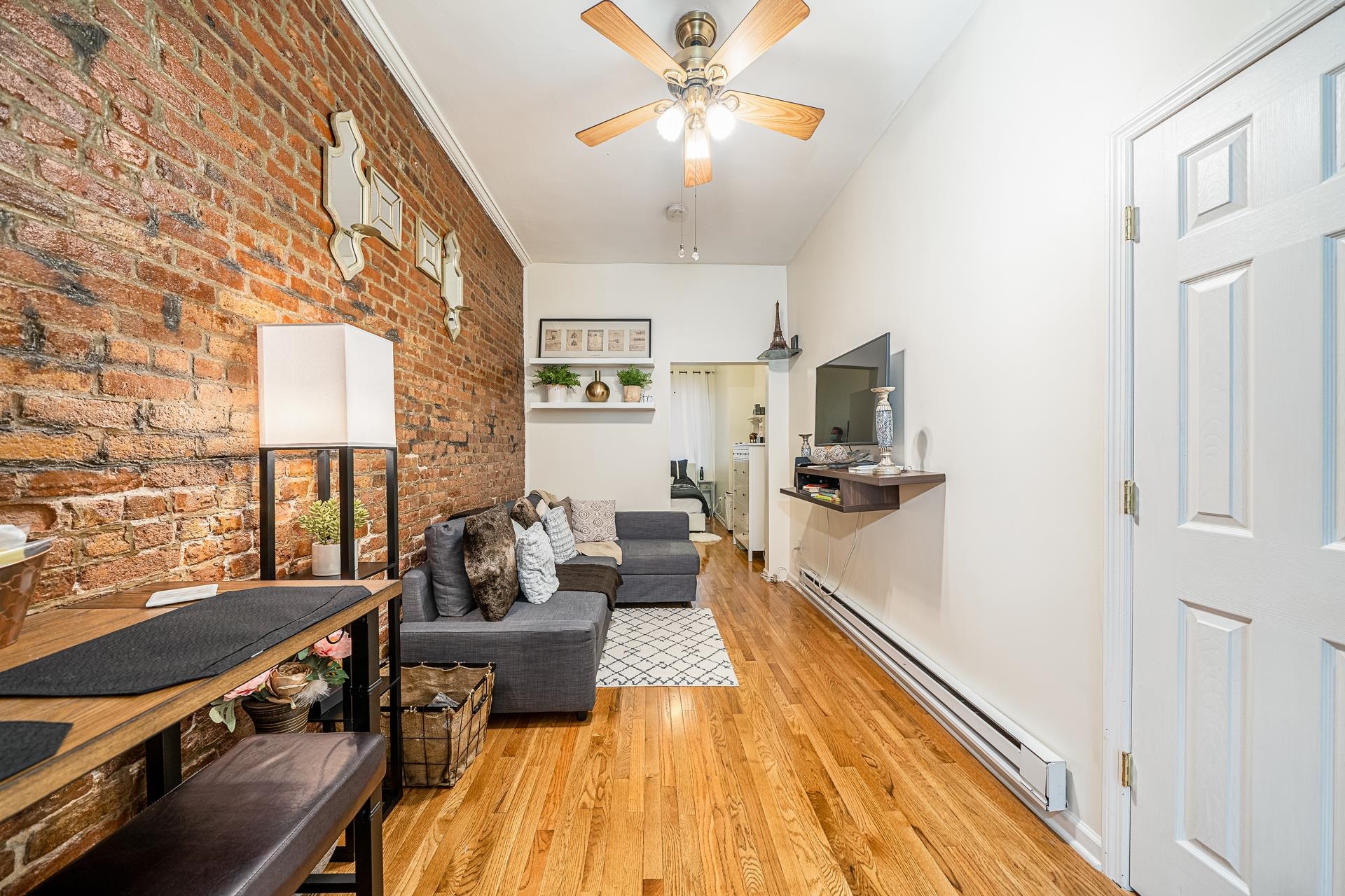 108 WILLOW AVE Unit: 1R