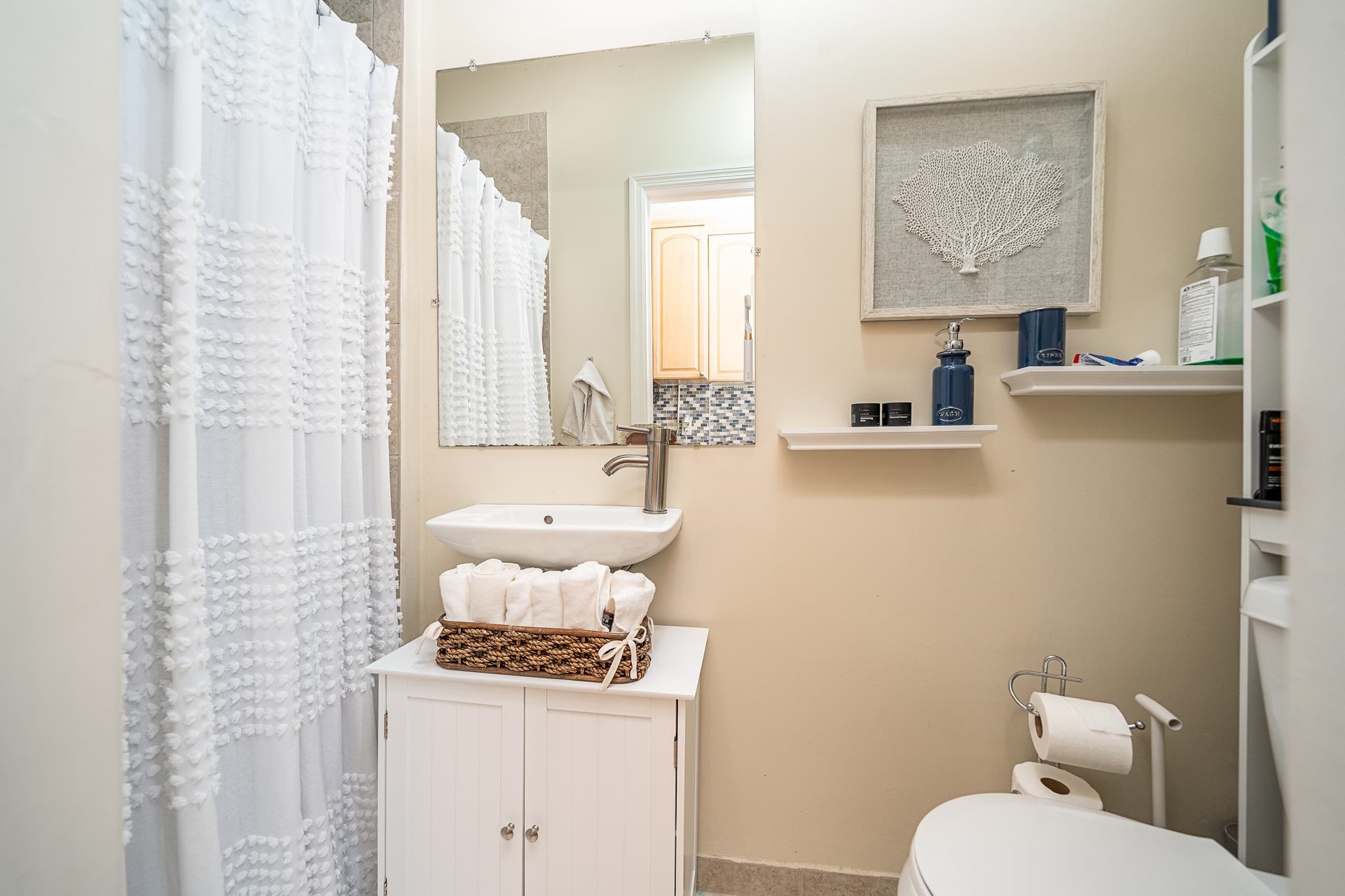 108 WILLOW AVE Unit: 1R