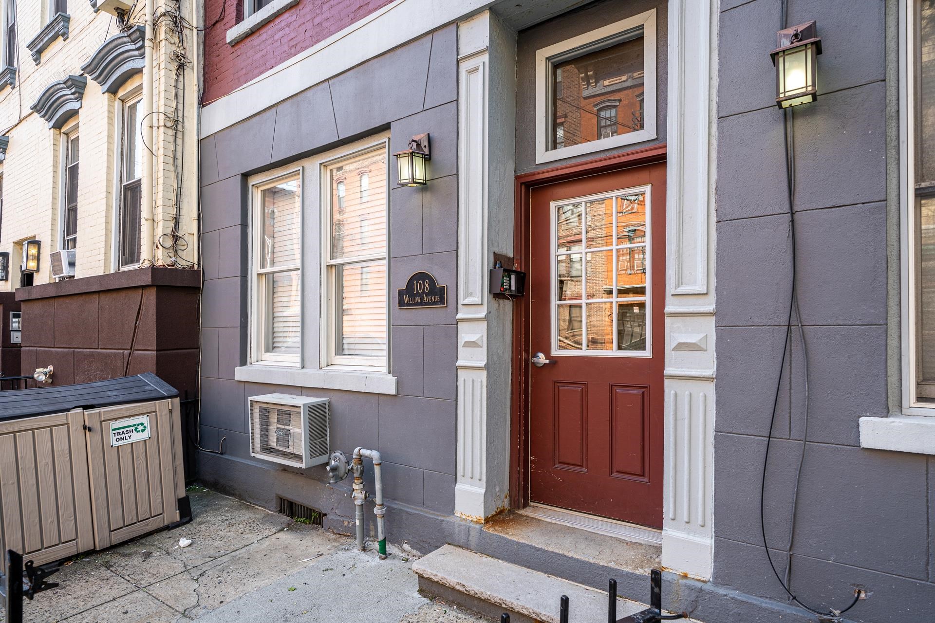 108 WILLOW AVE Unit: 1R