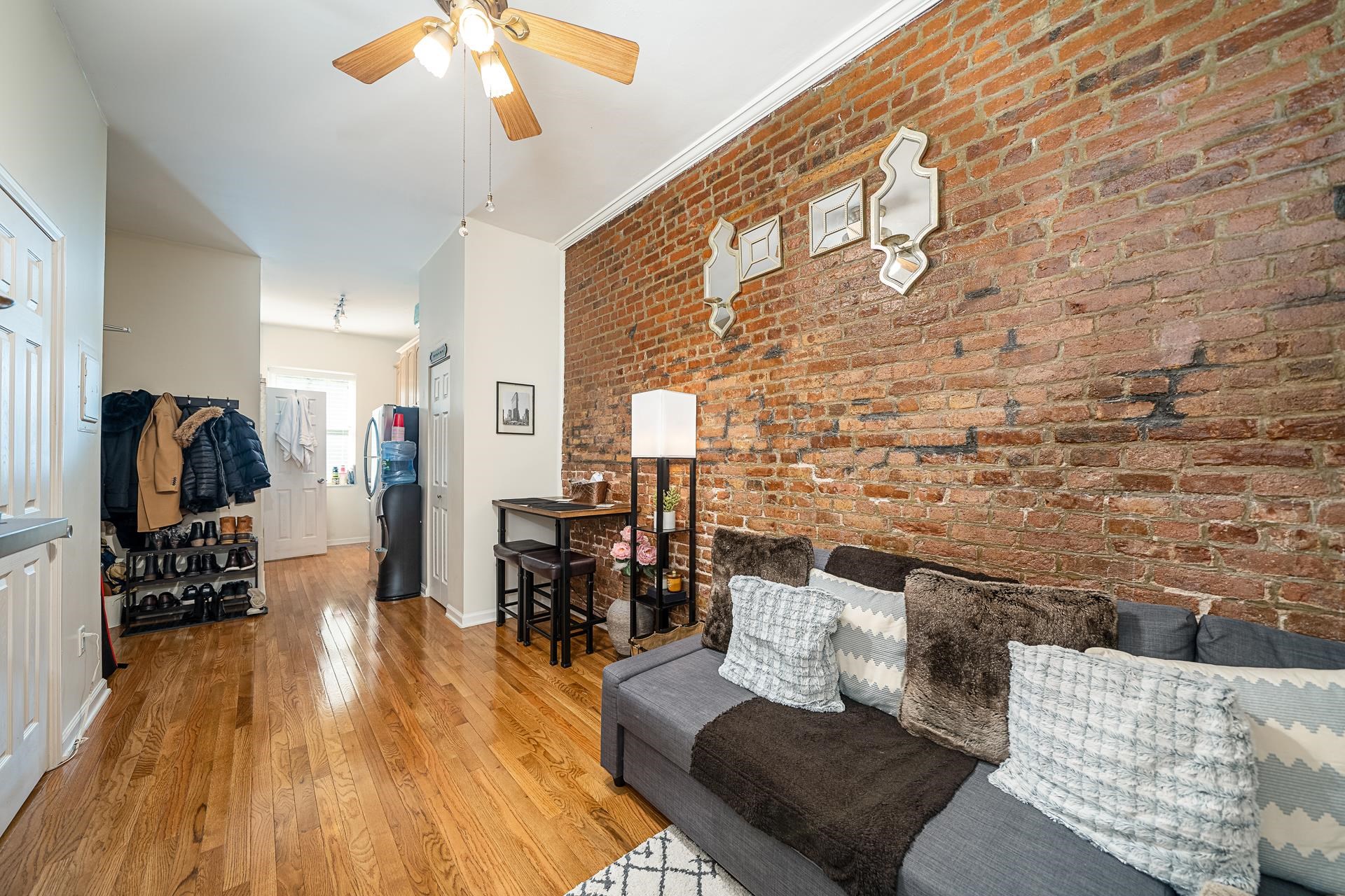 108 WILLOW AVE Unit: 1R