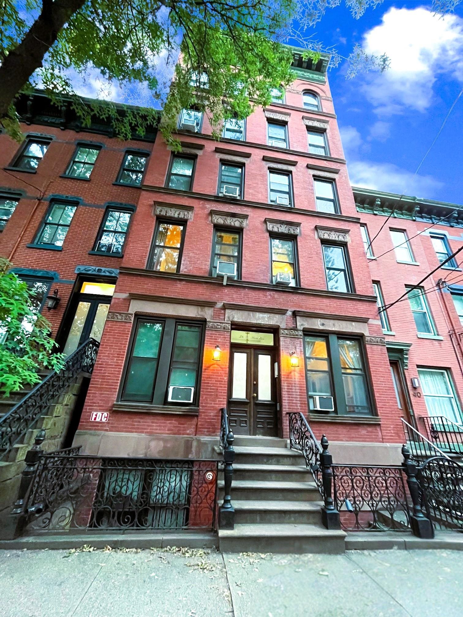 38 HAMILTON PL Unit: 201