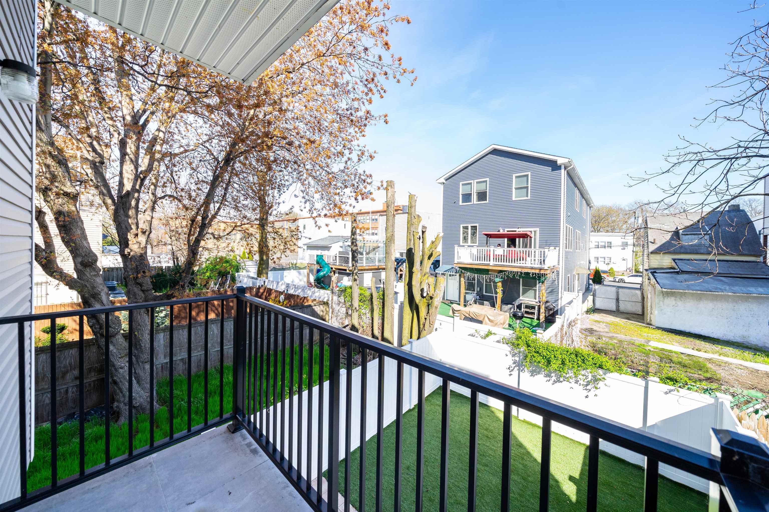 206 FREEMAN AVE Unit: 1