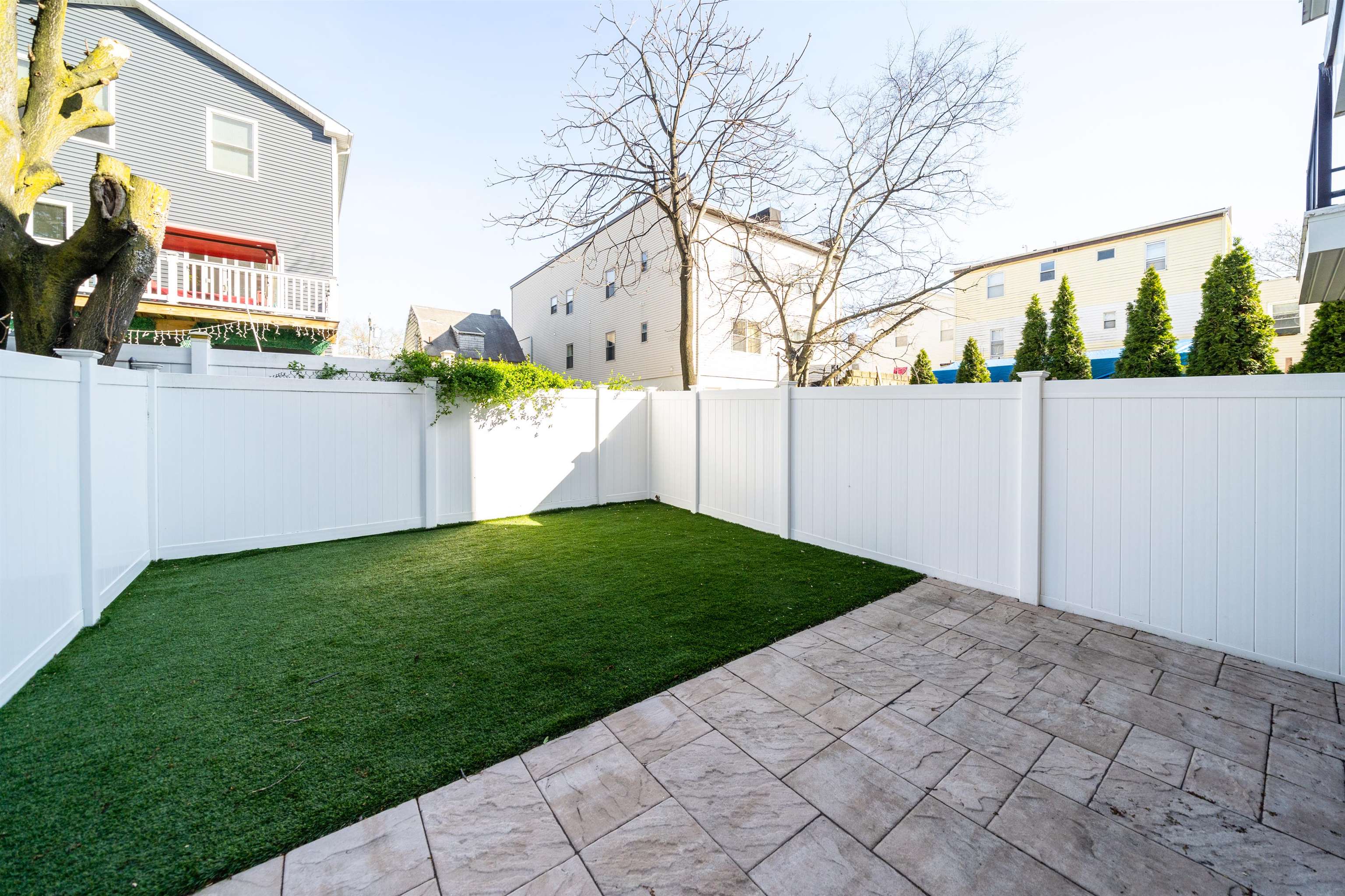 206 FREEMAN AVE Unit: 1