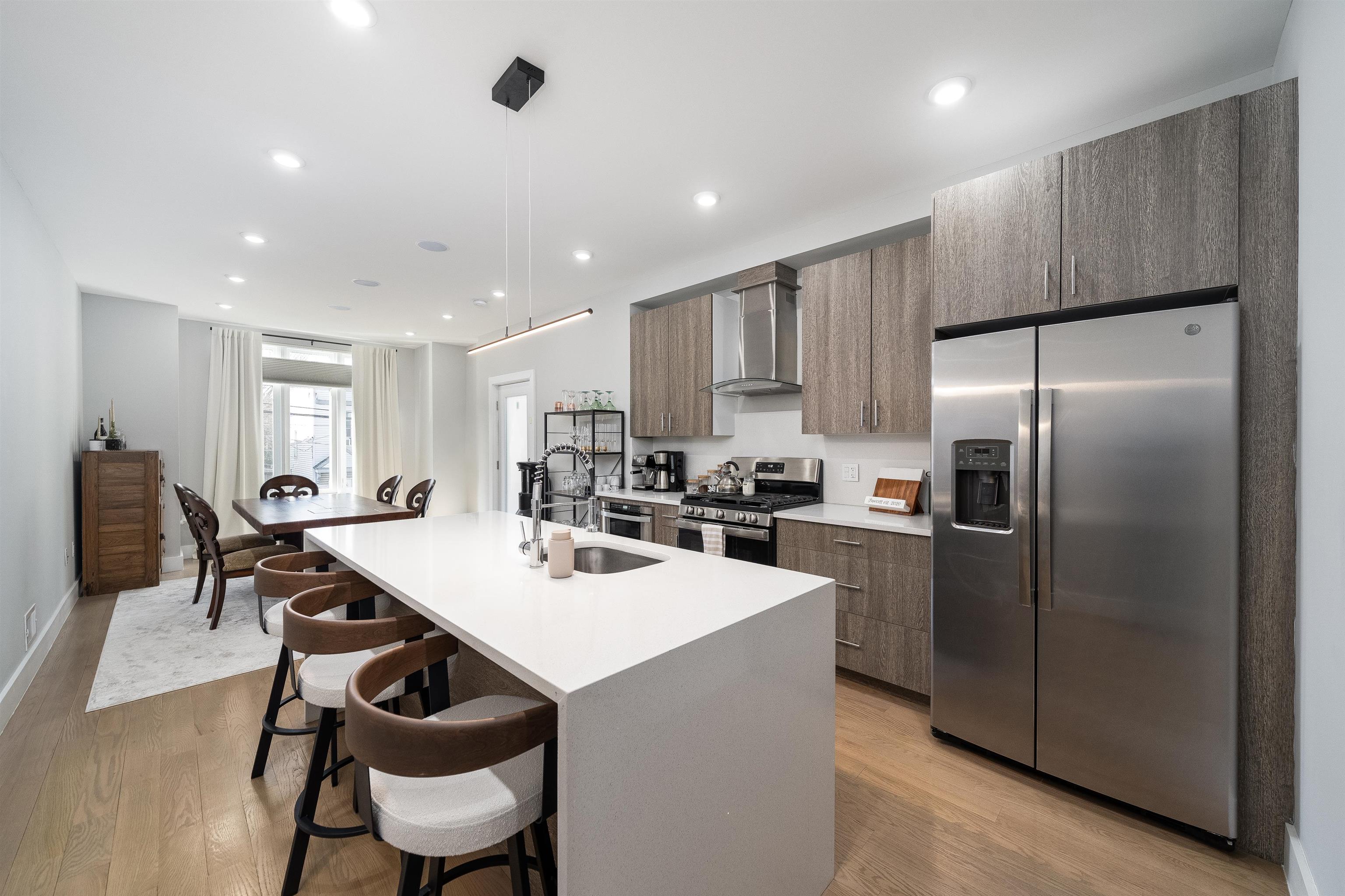 206 FREEMAN AVE Unit: 1