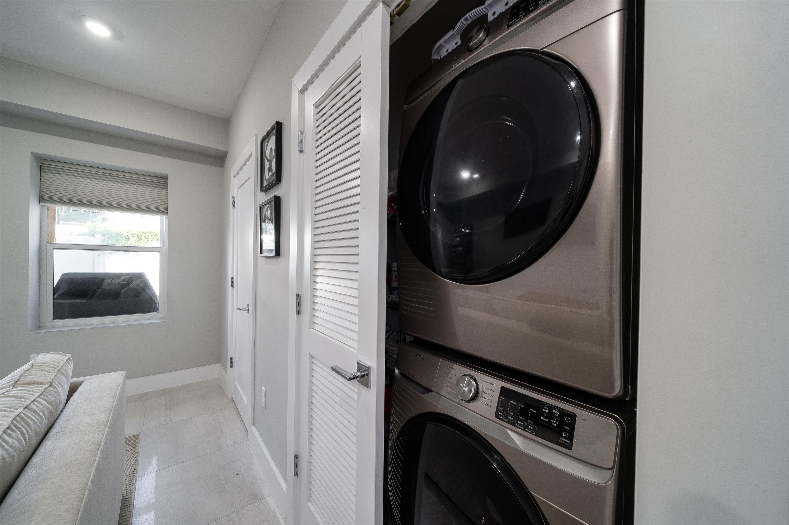 206 FREEMAN AVE Unit: 1