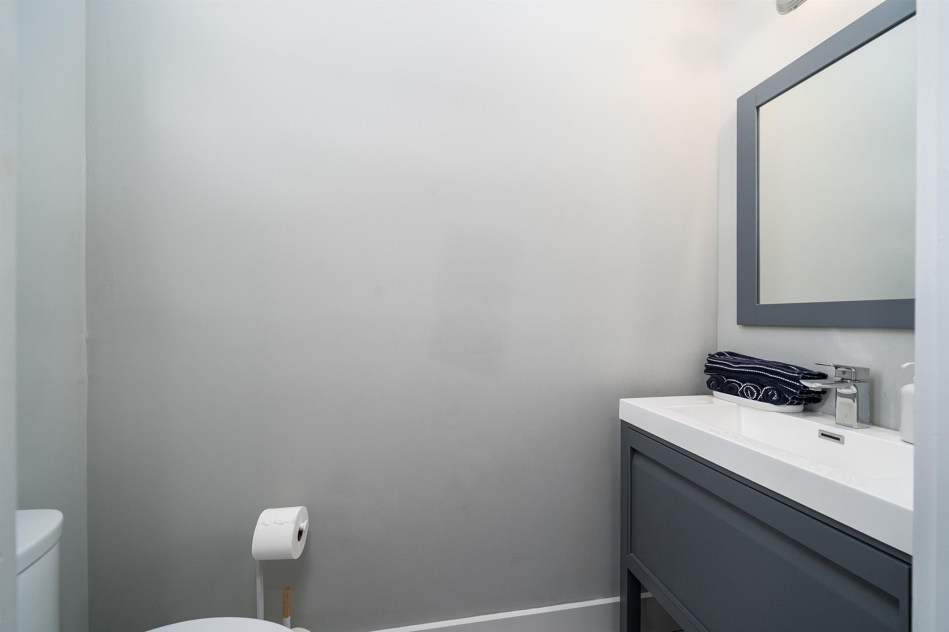 206 FREEMAN AVE Unit: 1