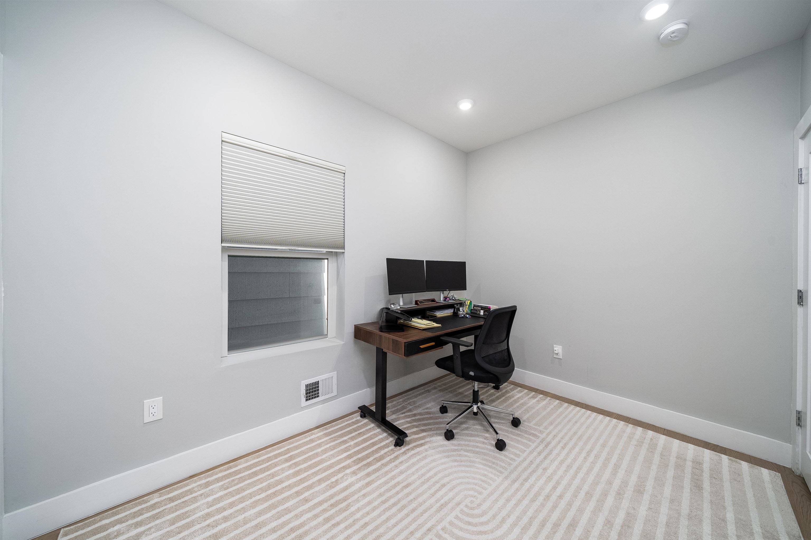 206 FREEMAN AVE Unit: 1