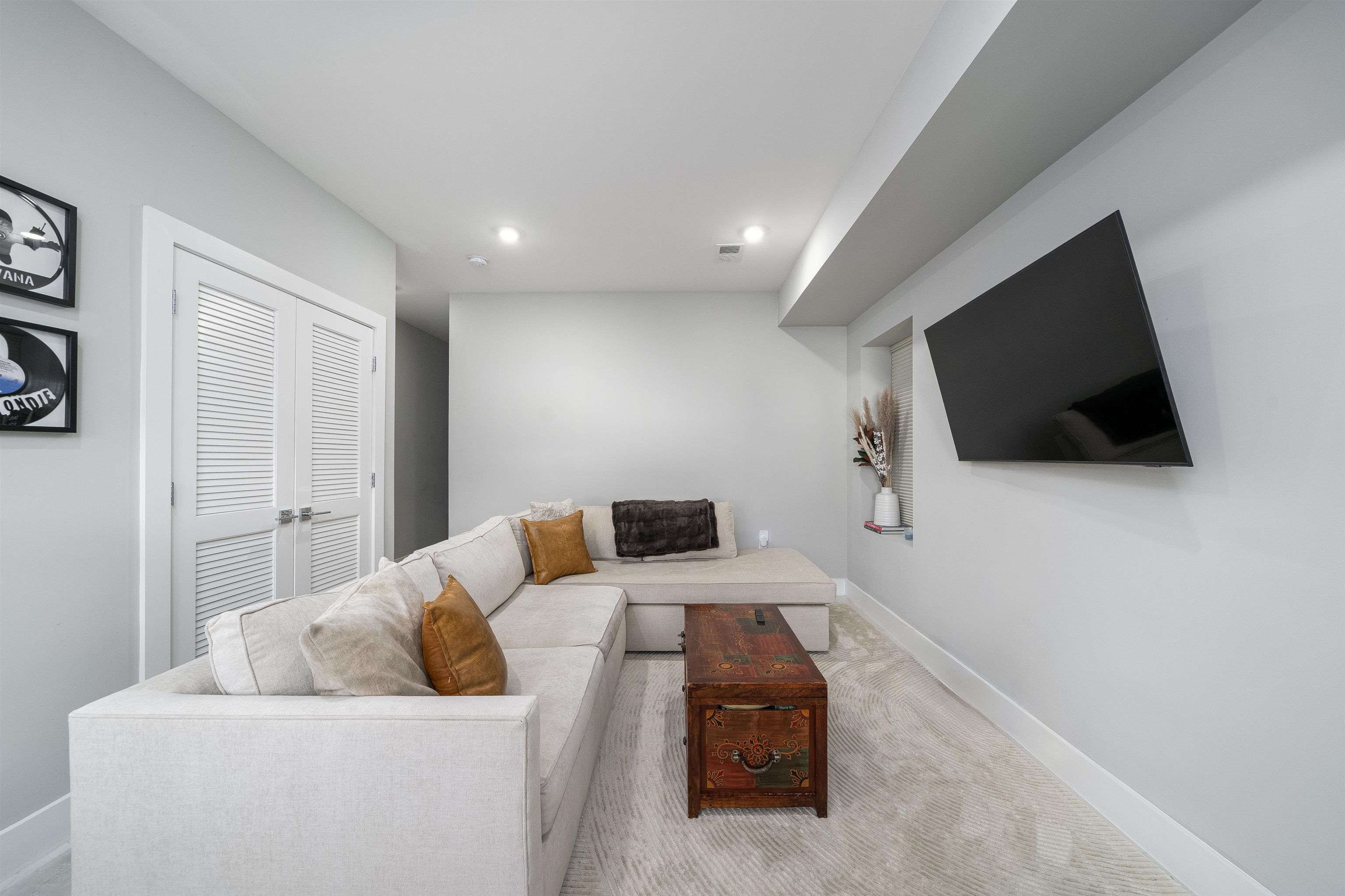 206 FREEMAN AVE Unit: 1