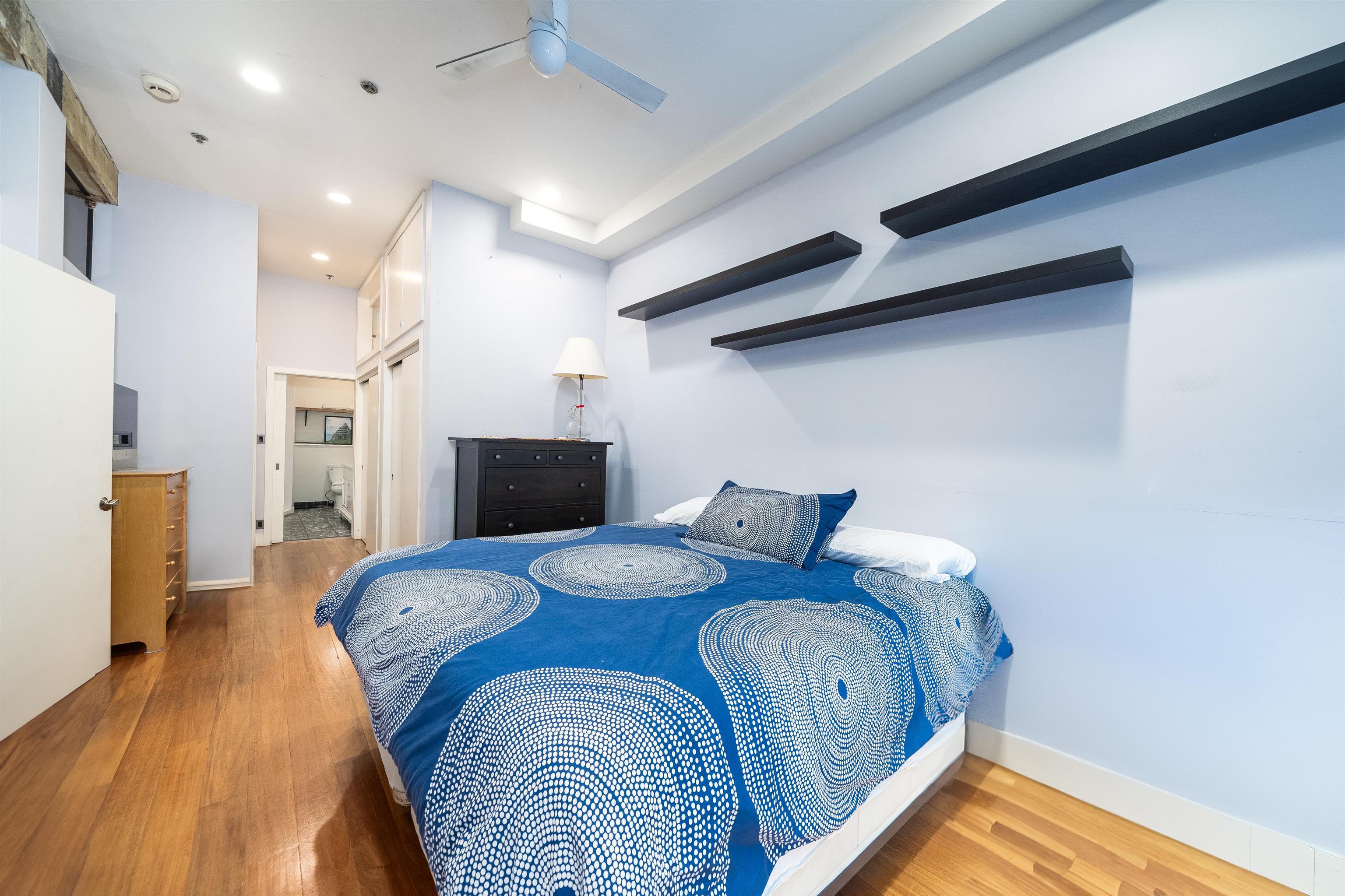 612 CLINTON ST Unit: 1B