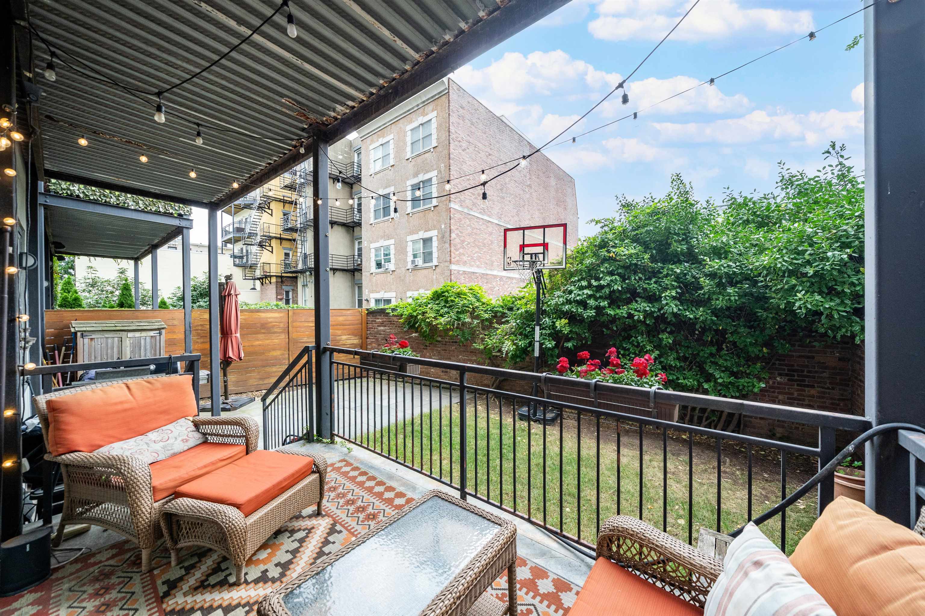 612 CLINTON ST Unit: 1B