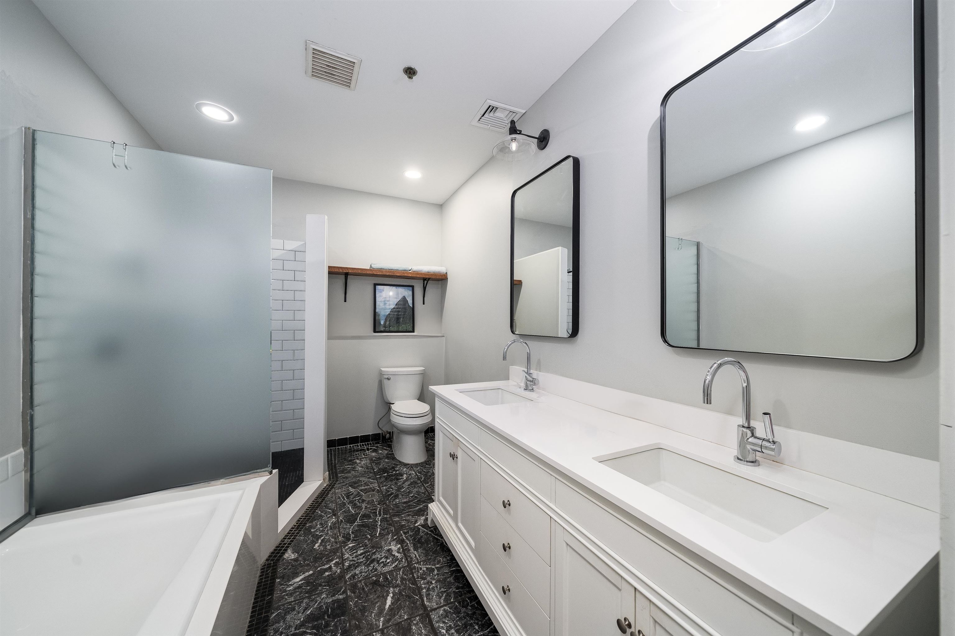 612 CLINTON ST Unit: 1B