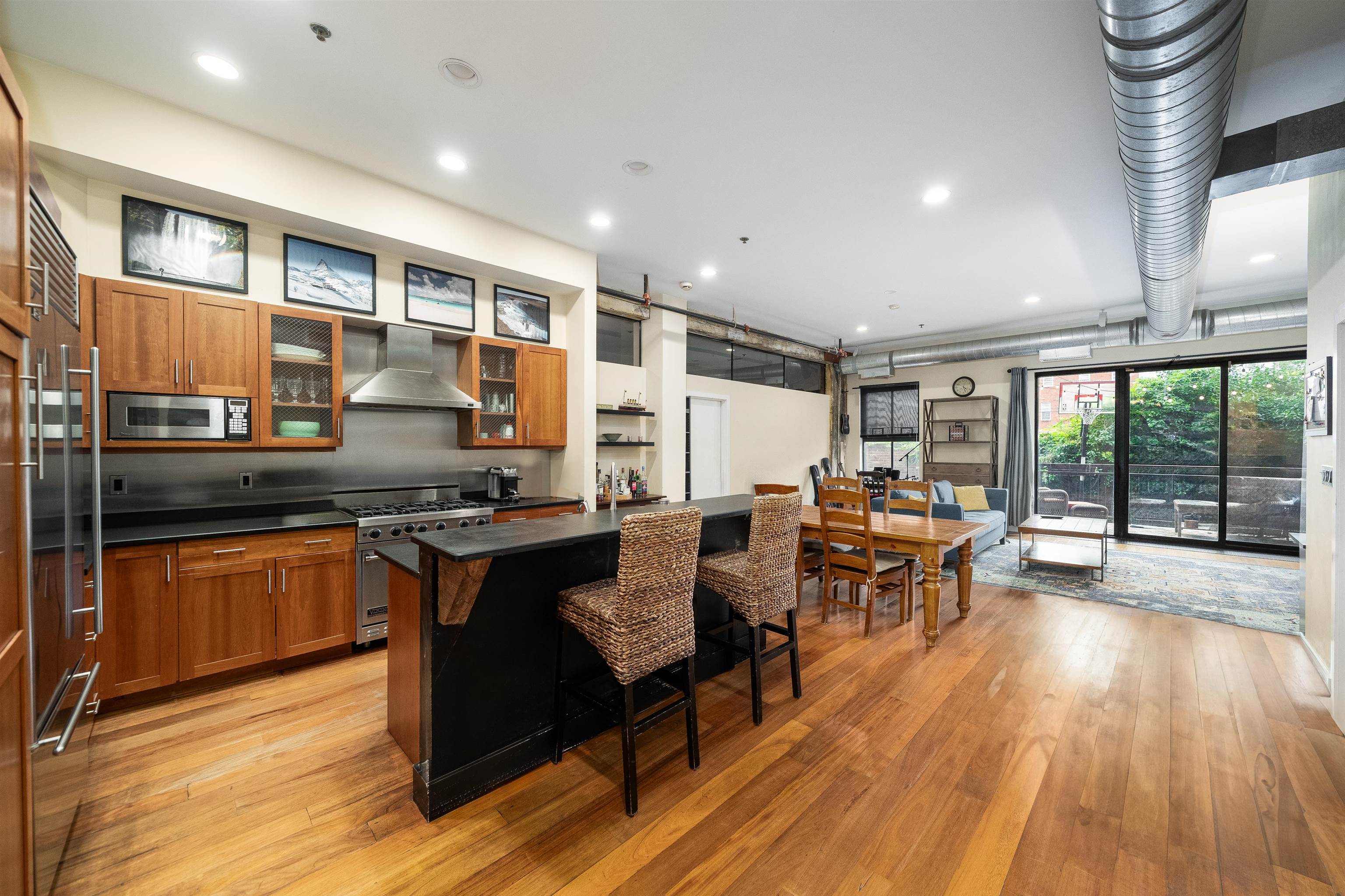 612 CLINTON ST Unit: 1B