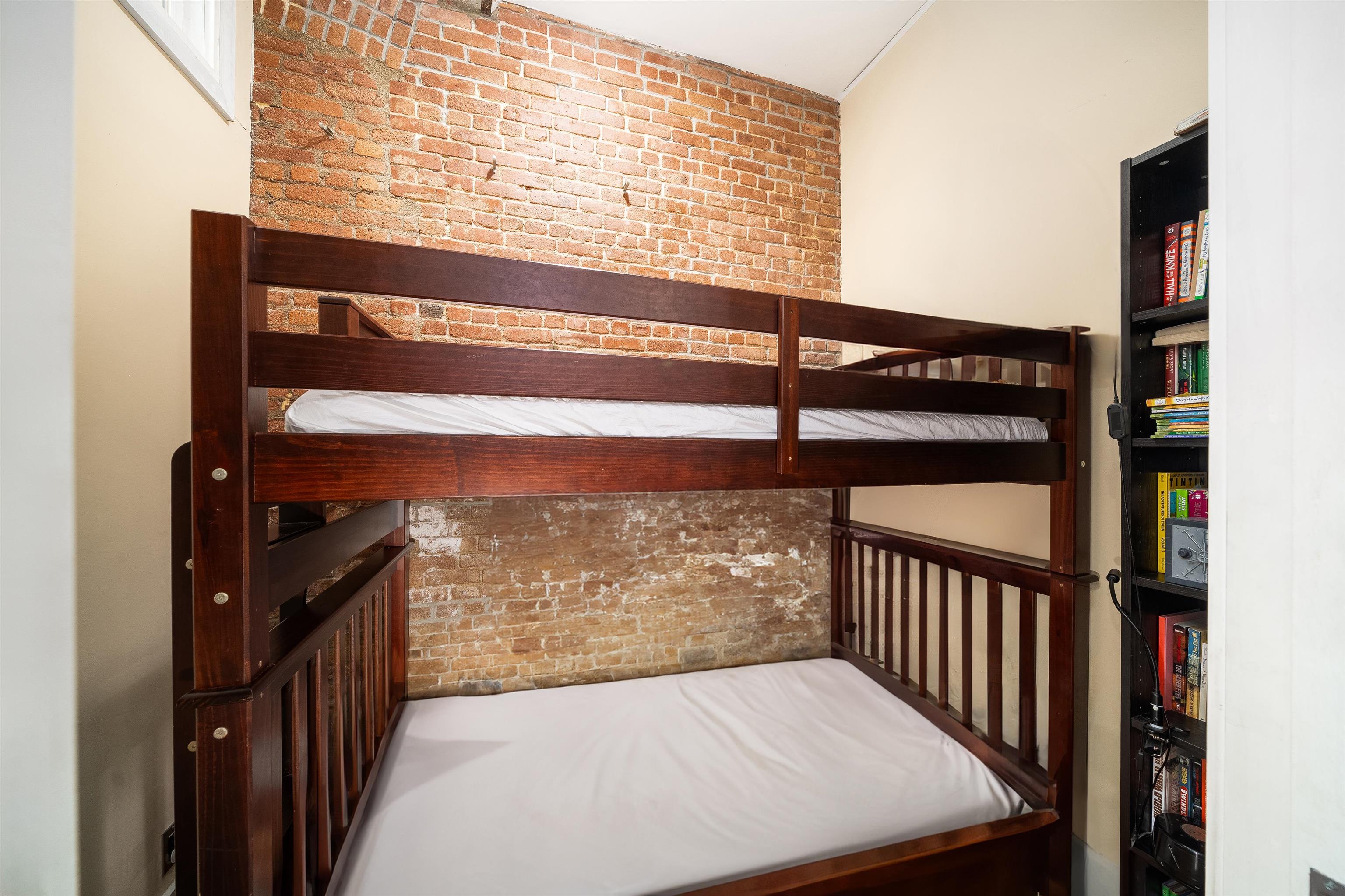 612 CLINTON ST Unit: 1B