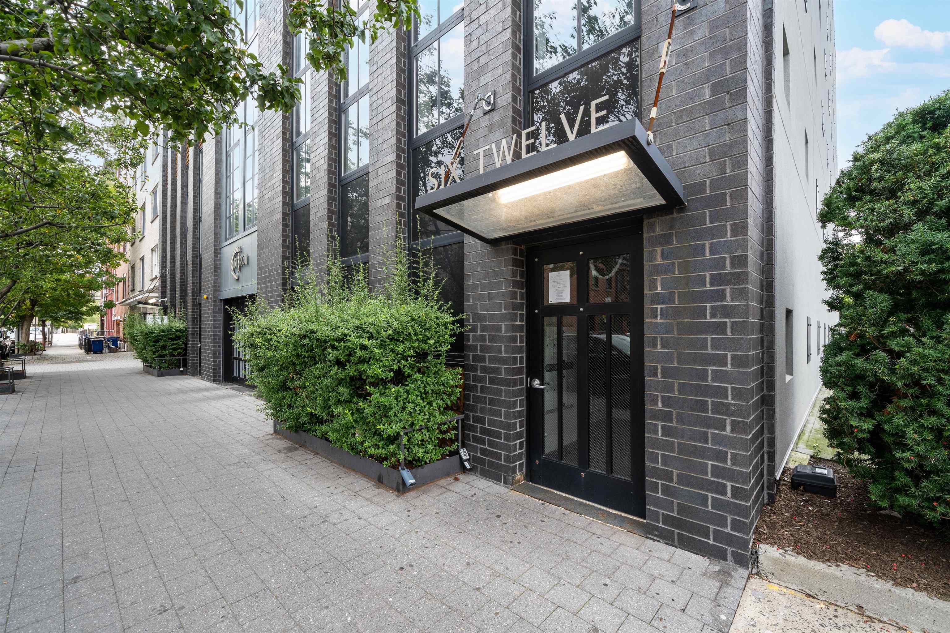 612 CLINTON ST Unit: 1B