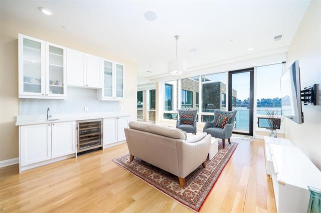 9 SOMERSET LANE Unit: PH 608