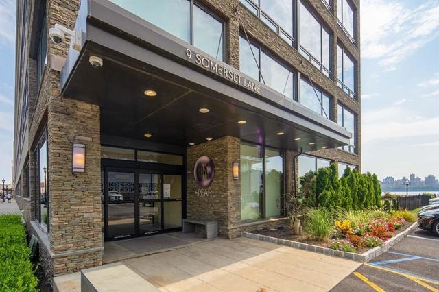 9 SOMERSET LANE Unit: PH 608
