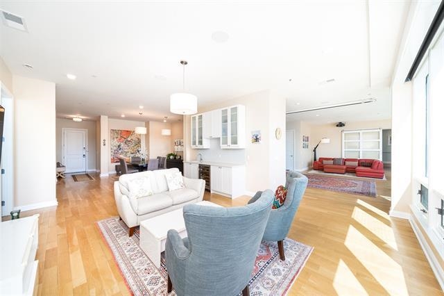9 SOMERSET LANE Unit: PH 608