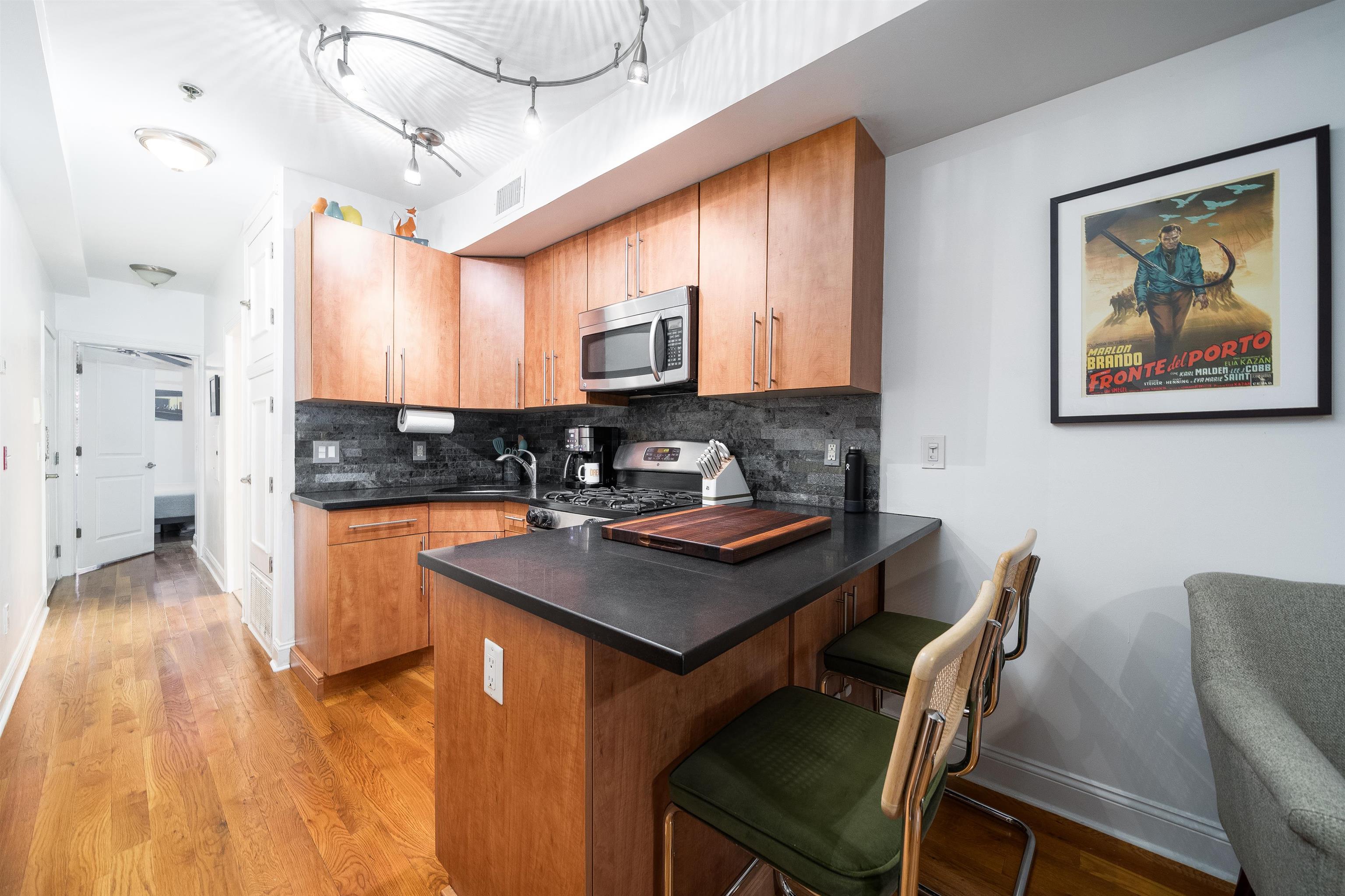 717 ADAMS ST Unit: 2L