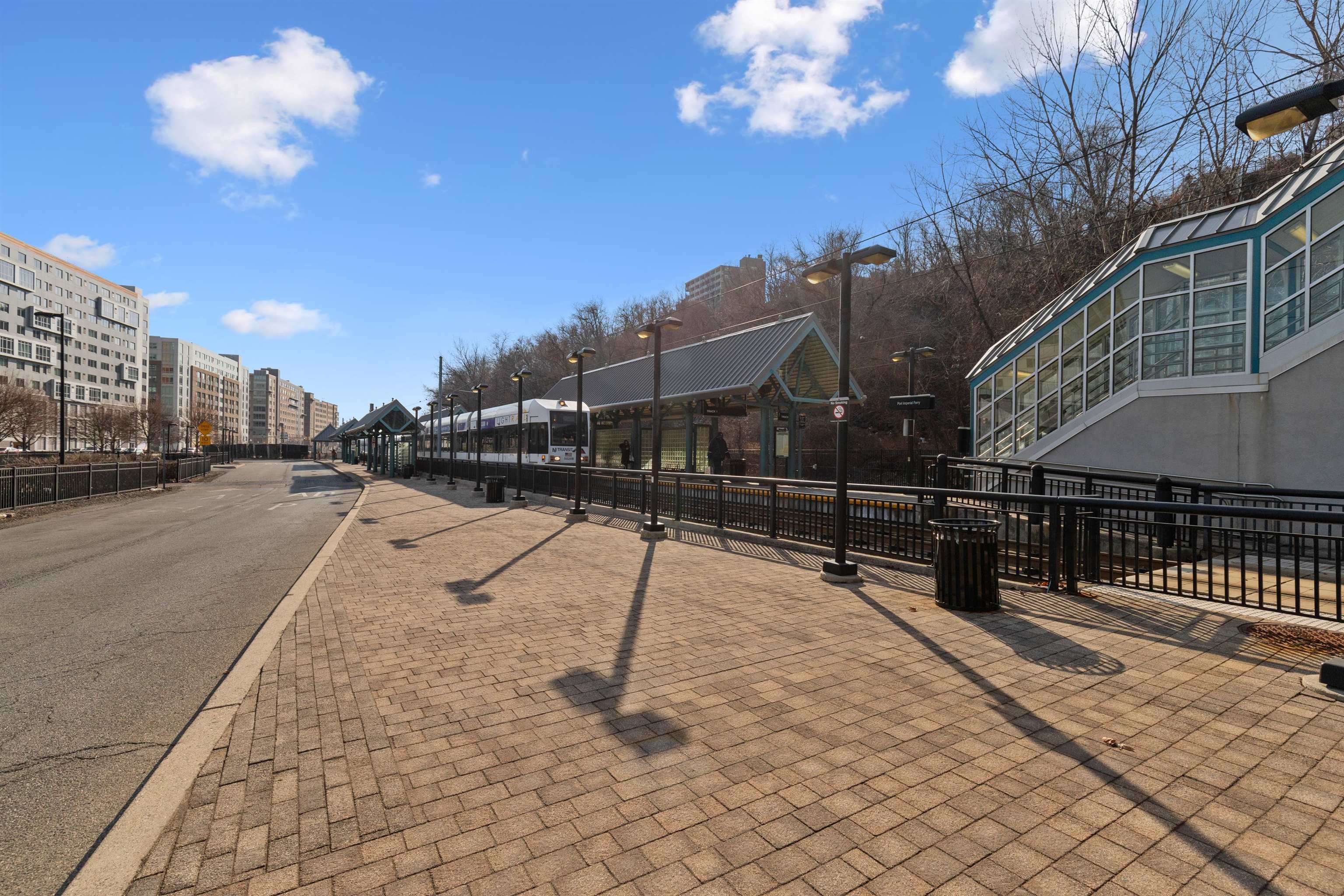 215 48TH ST Unit: 203