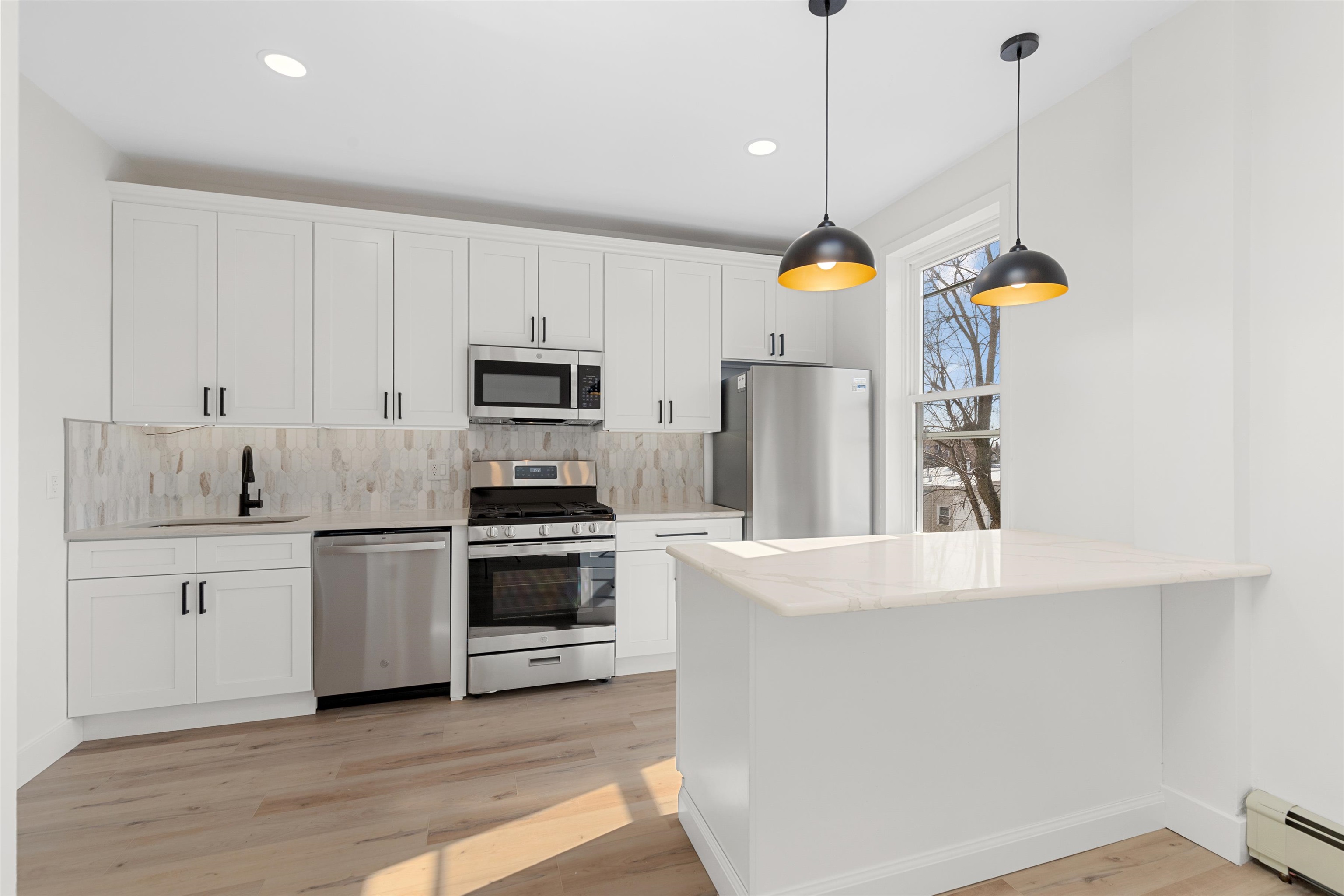 215 48TH ST Unit: 203
