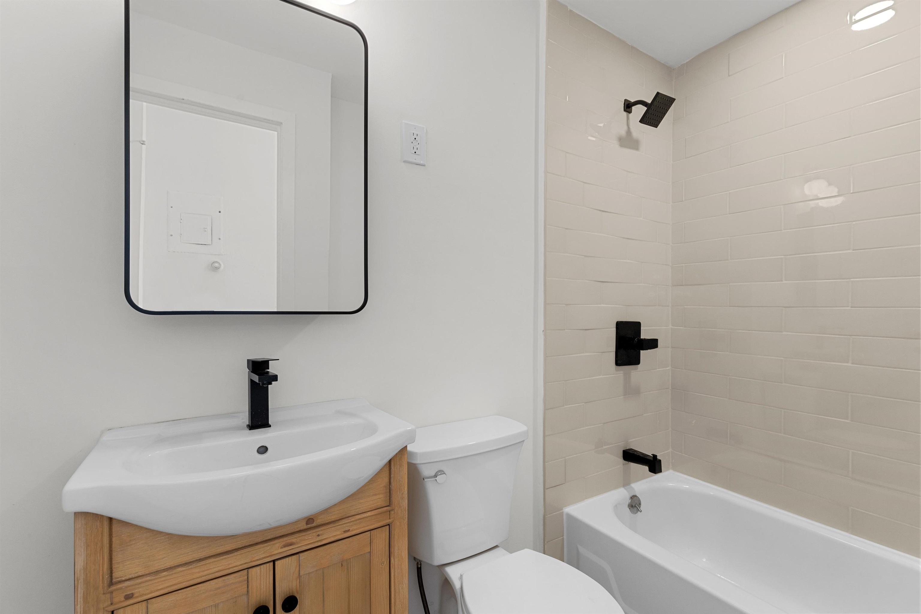 215 48TH ST Unit: 203