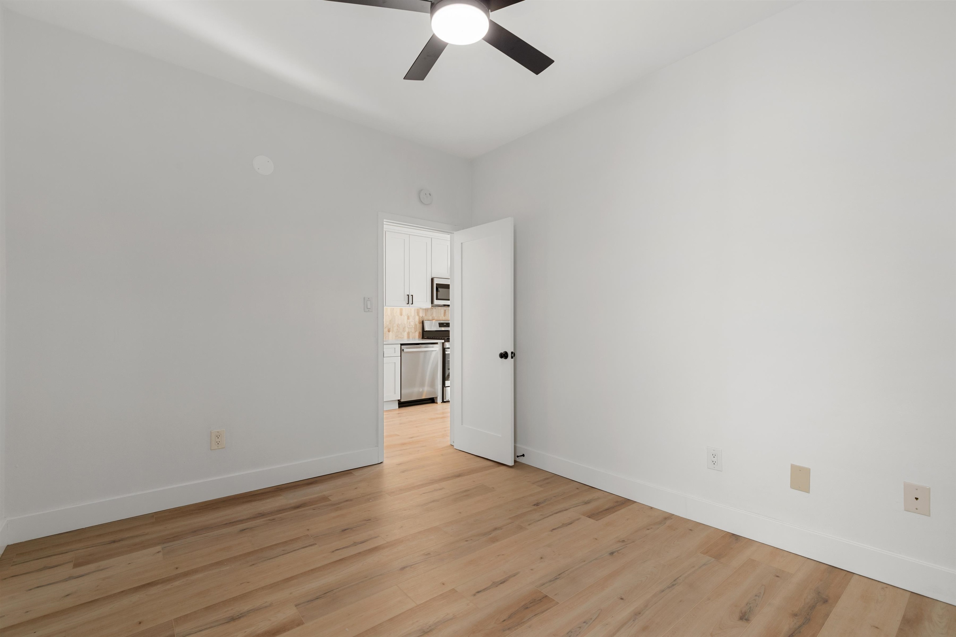 215 48TH ST Unit: 203