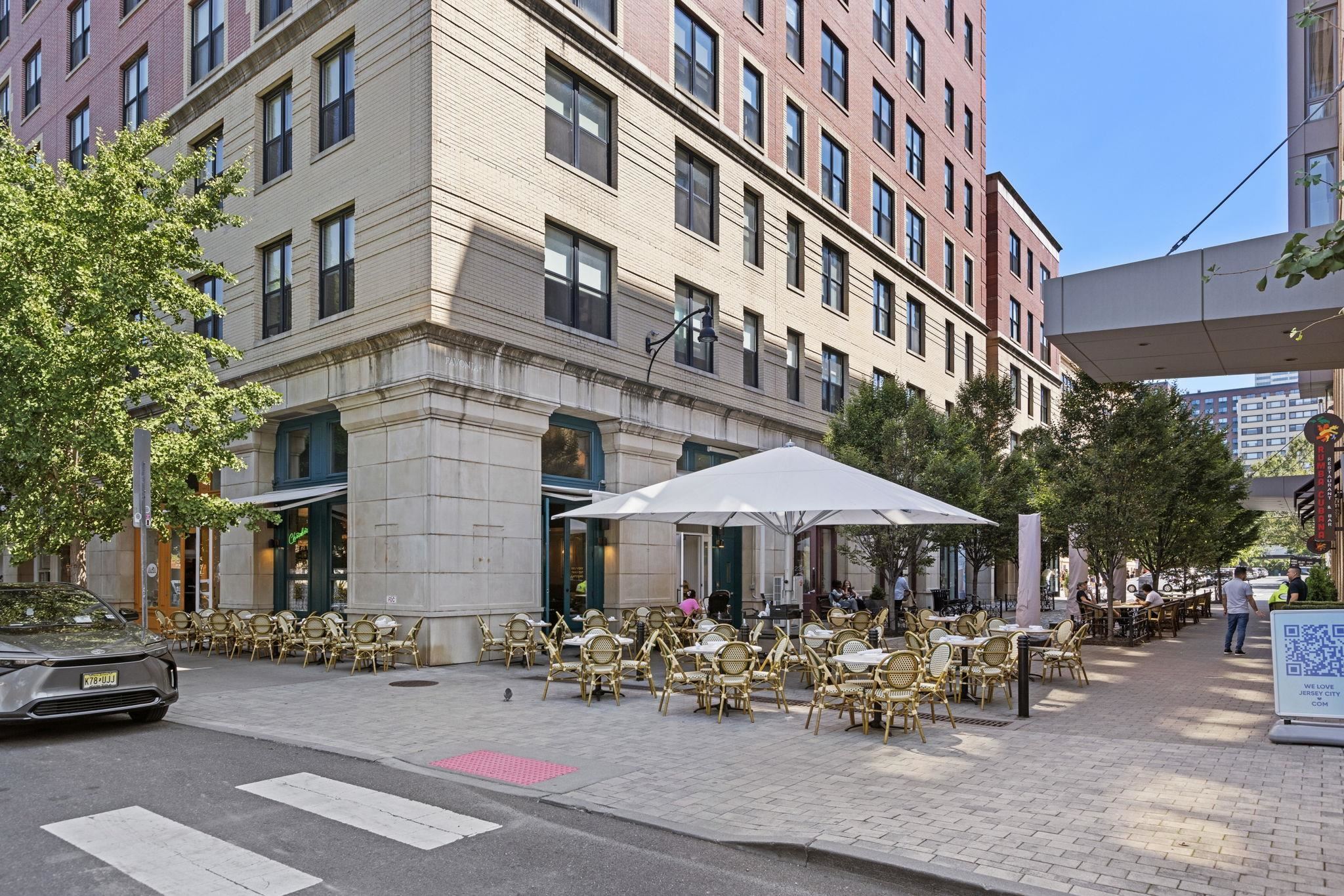 38 WEST HAMILTON PL Unit: 102 (1R)