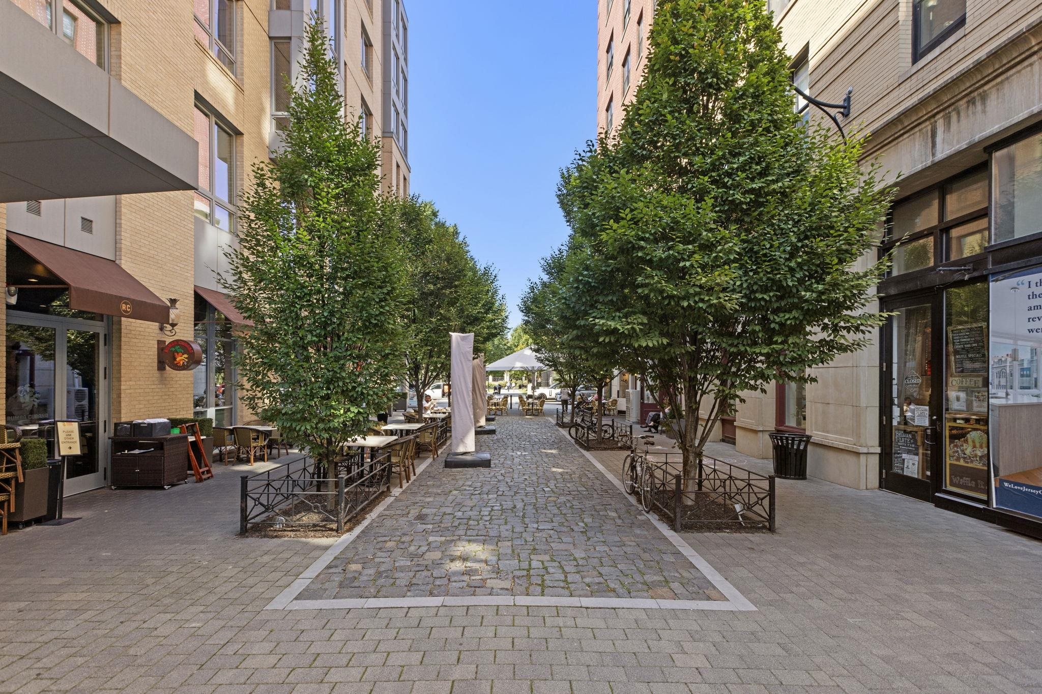 38 WEST HAMILTON PL Unit: 102 (1R)