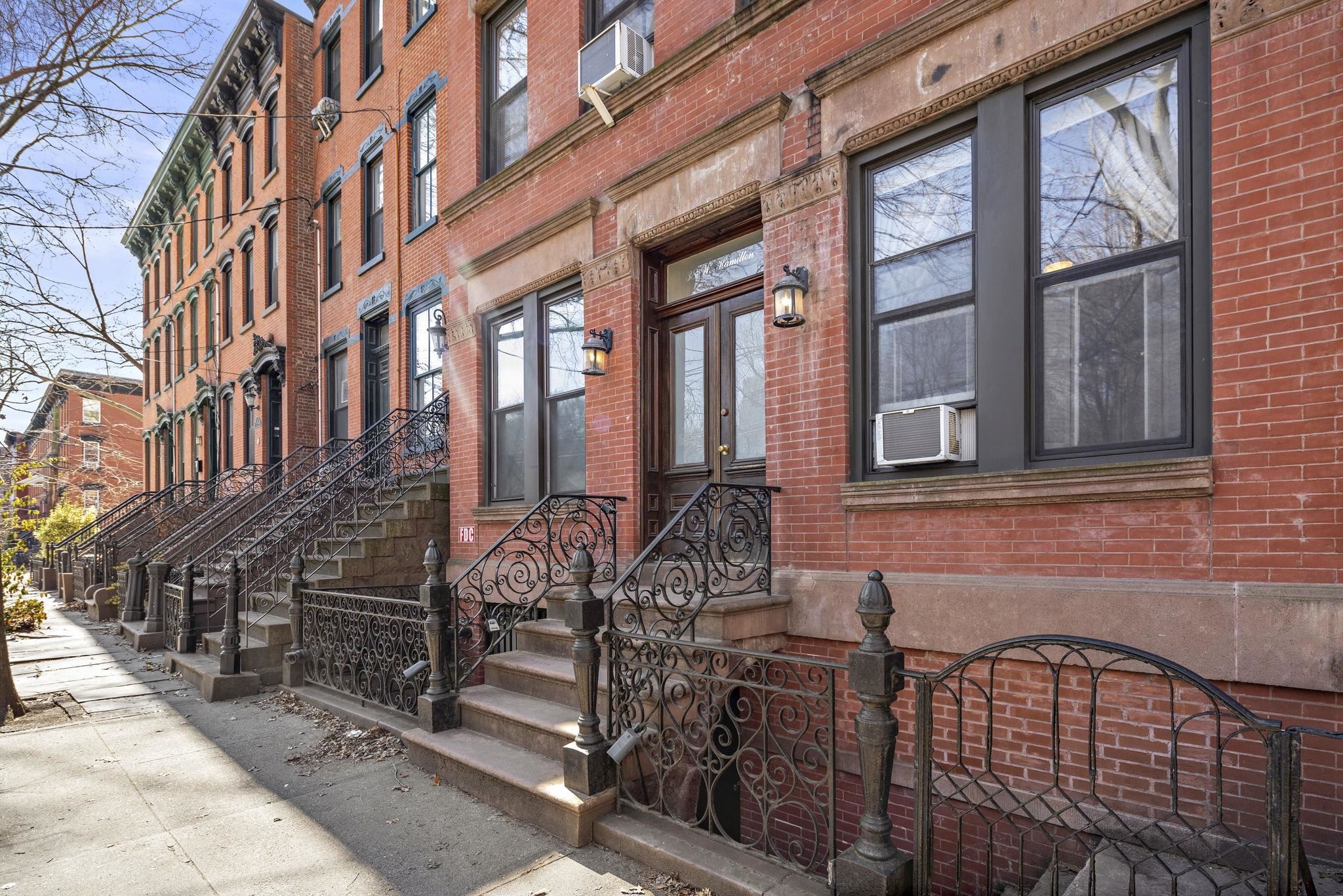 38 WEST HAMILTON PL Unit: 102 (1R)