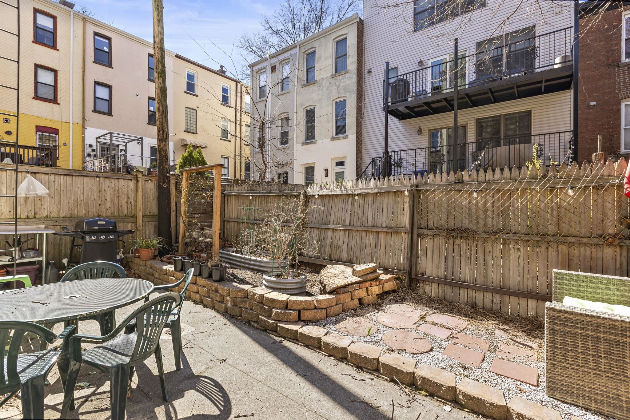 38 WEST HAMILTON PL Unit: 102 (1R)