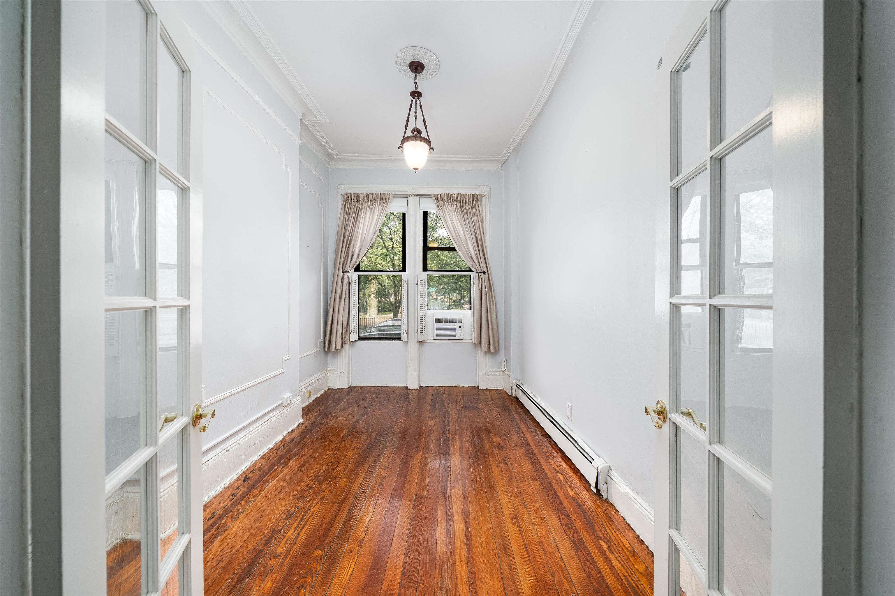 38 WEST HAMILTON PL