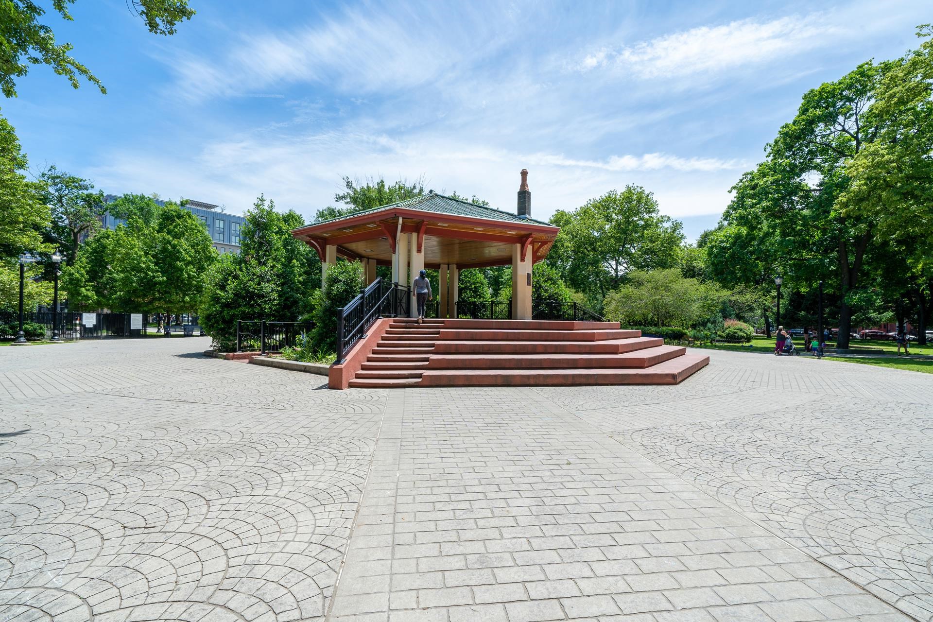 38 WEST HAMILTON PL