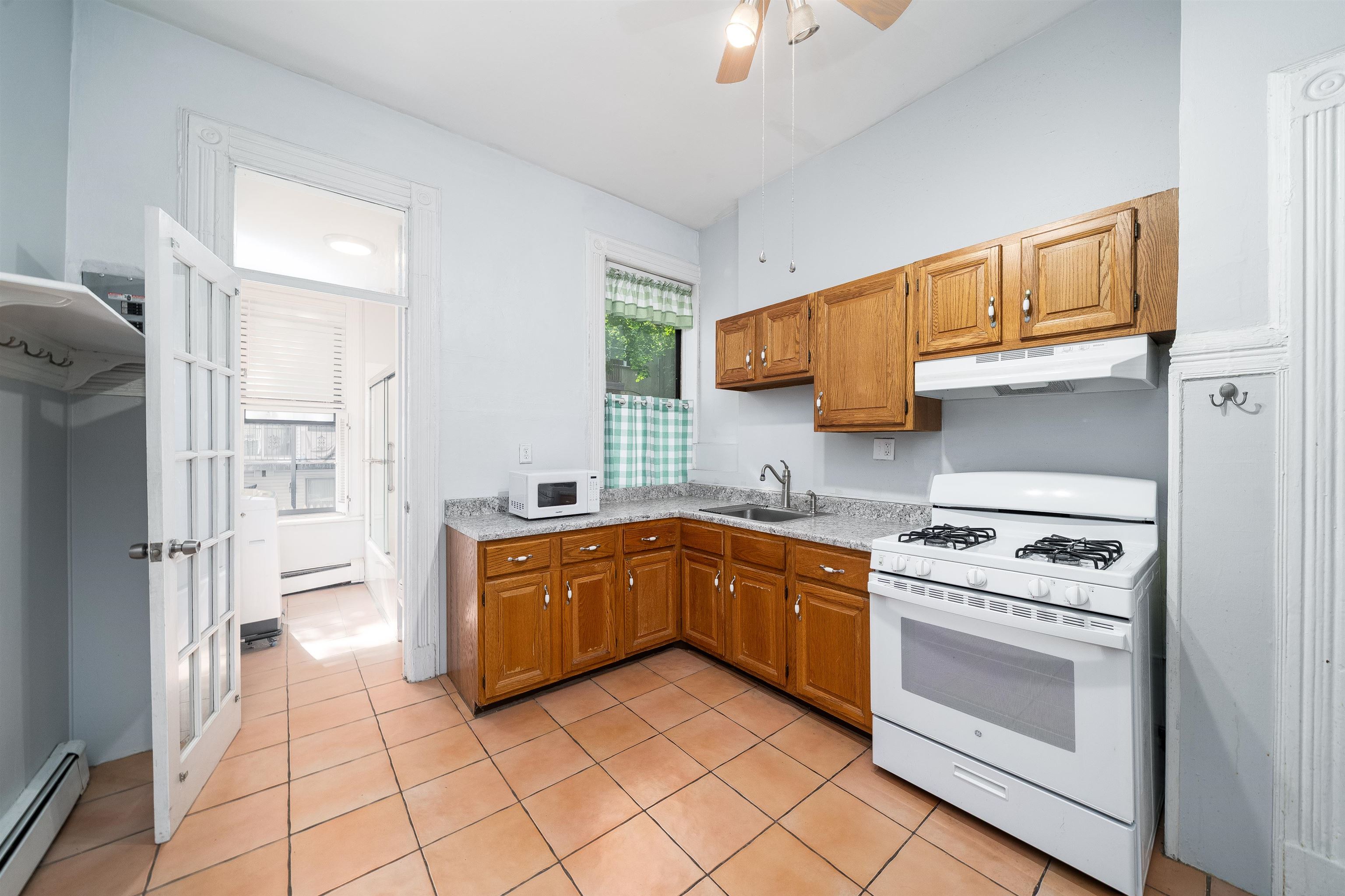 38 WEST HAMILTON PL