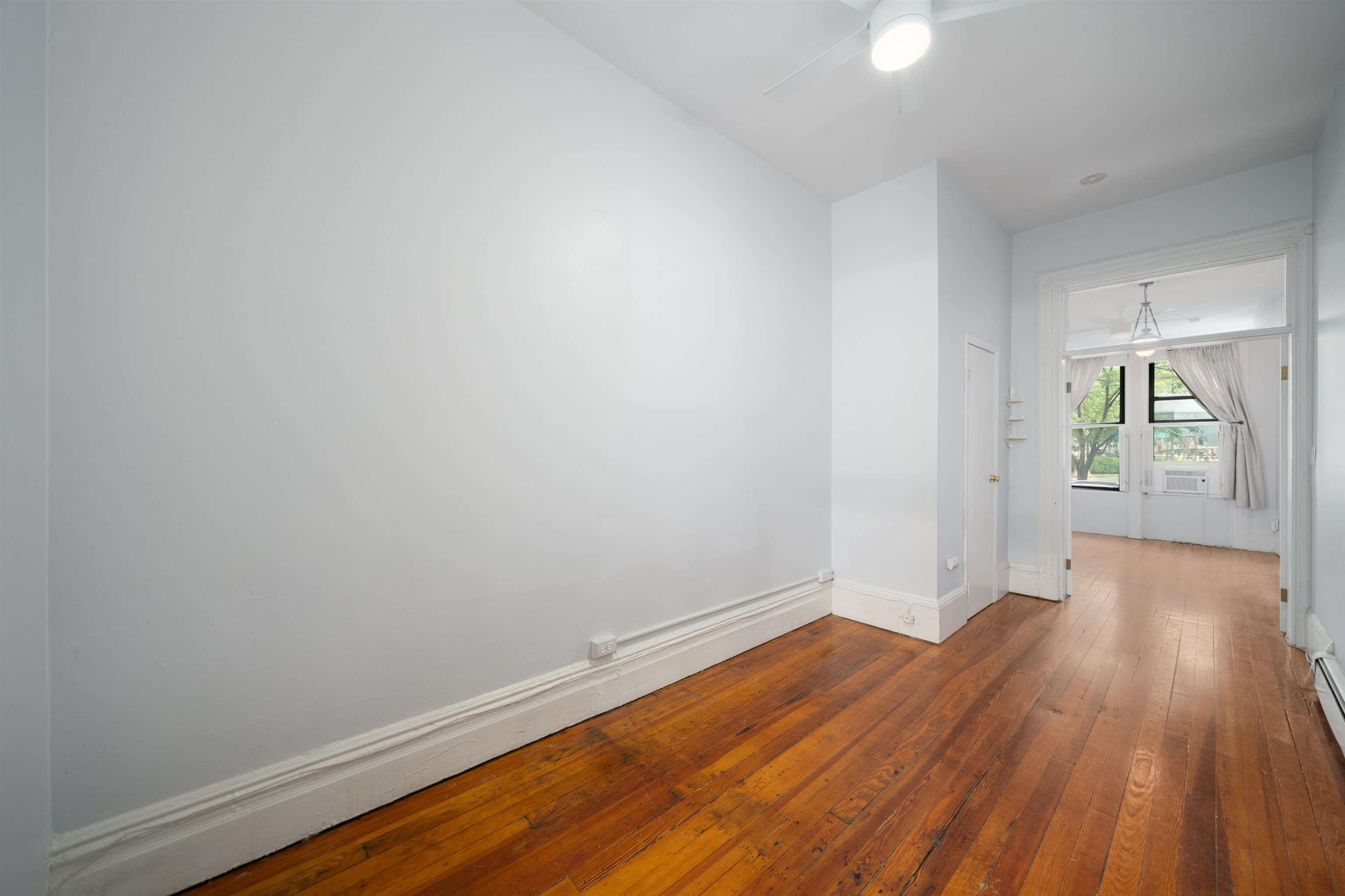 38 WEST HAMILTON PL