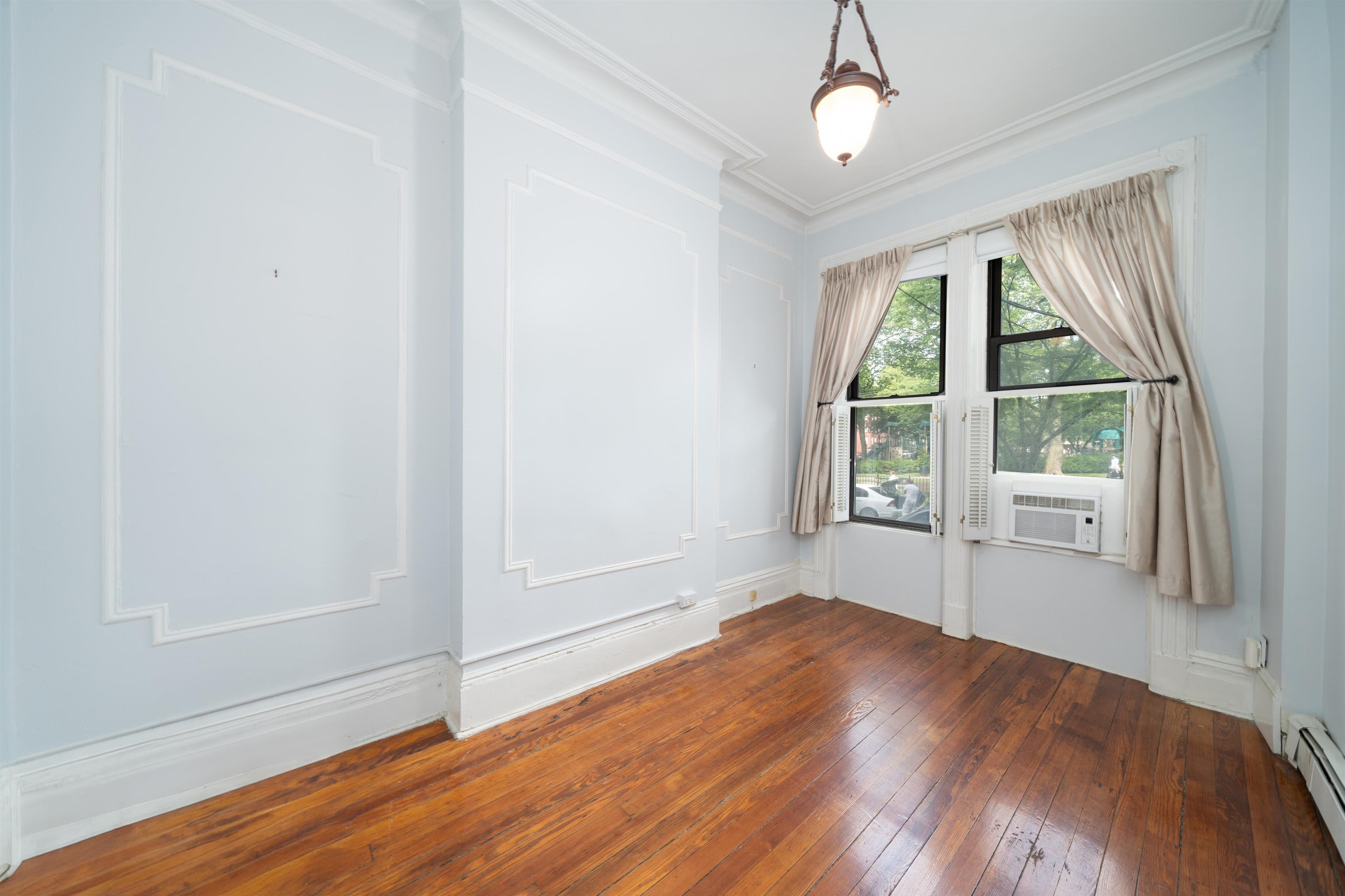 38 WEST HAMILTON PL