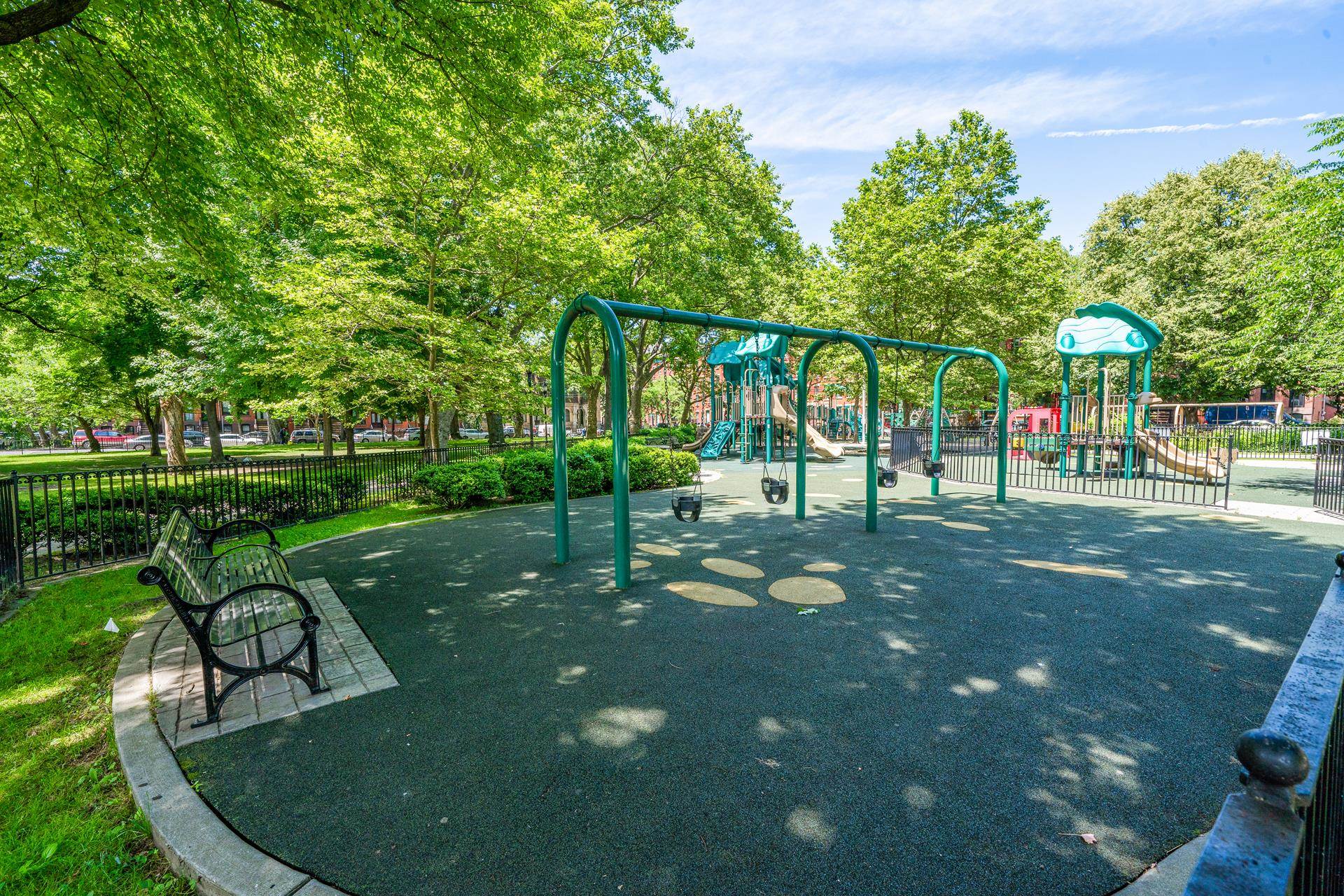 38 WEST HAMILTON PL