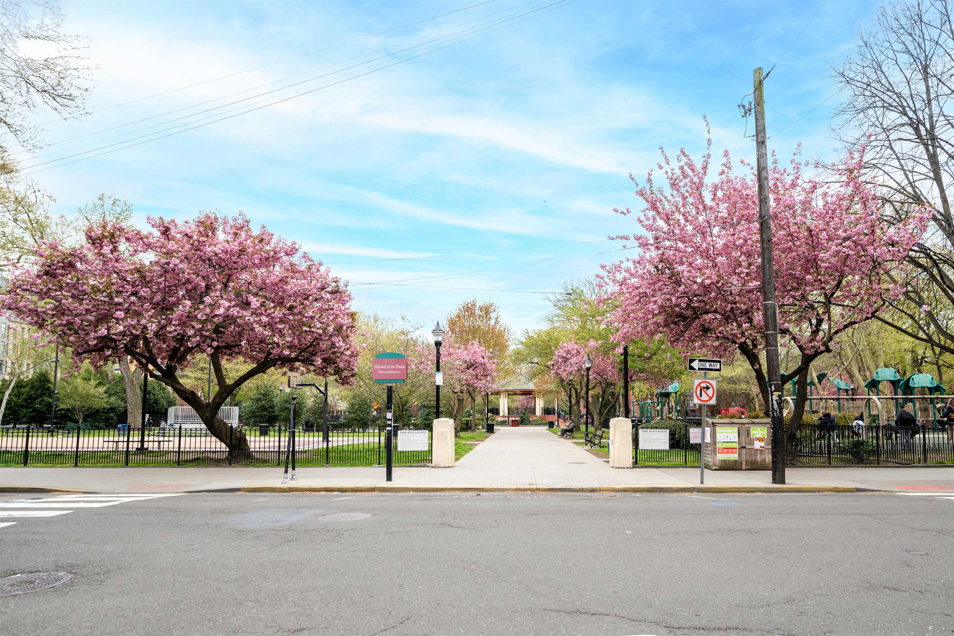 38 WEST HAMILTON PL