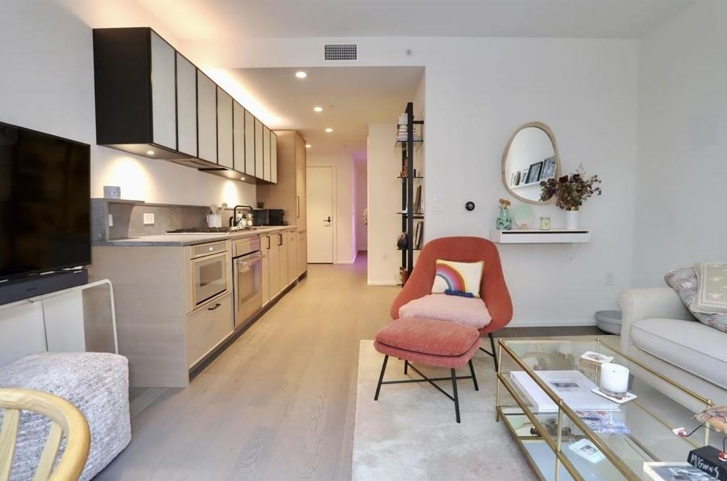 1425 HUDSON ST Unit: 2D